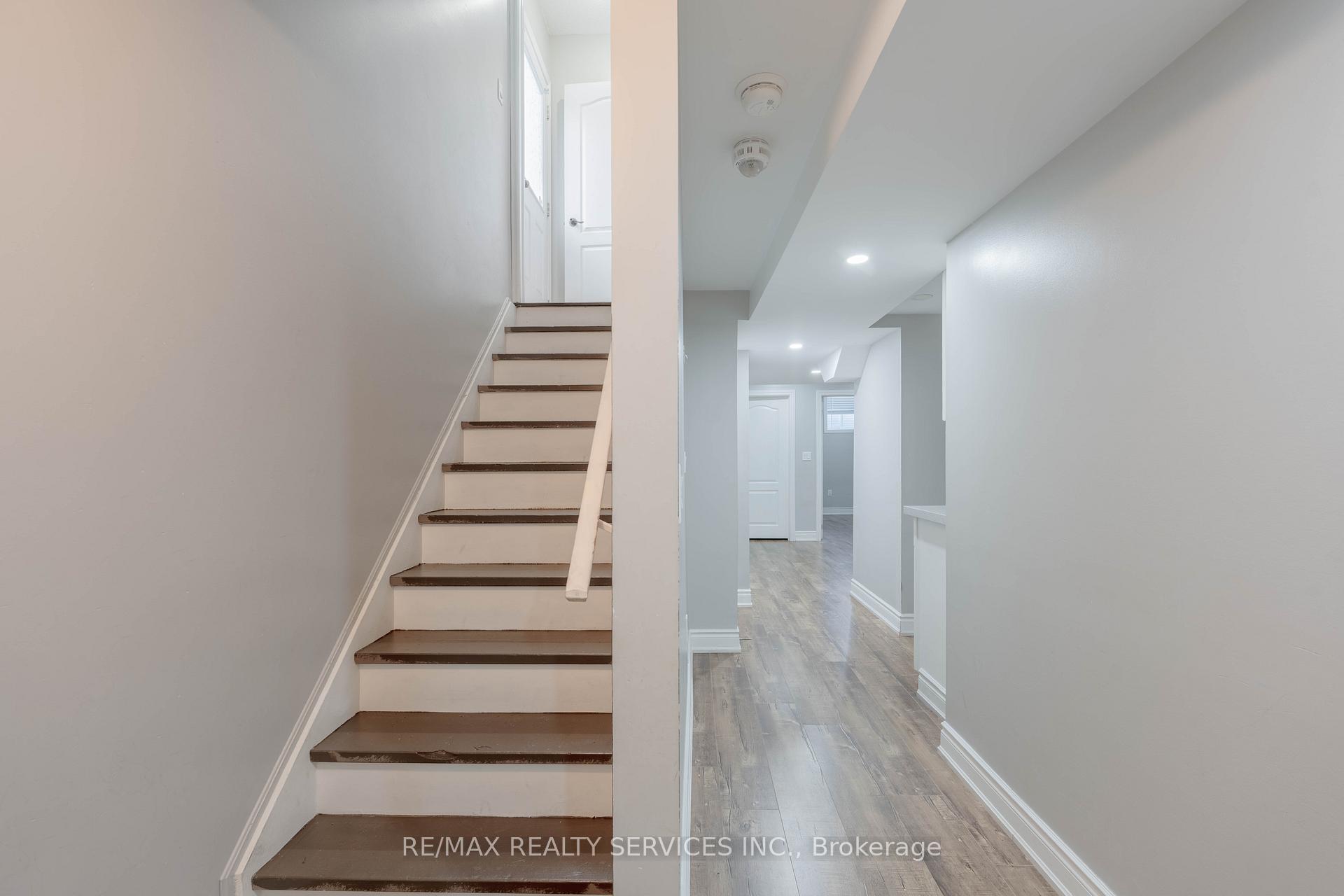 Photo 7 of 15 Ebury Drive, Brampton, Credit Valley — HOMEH
