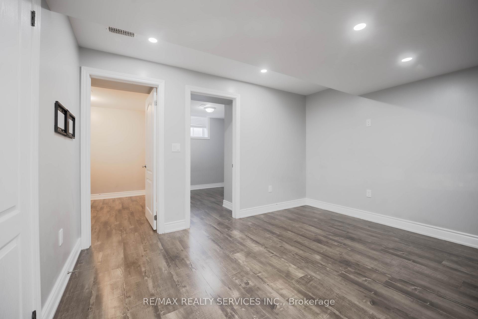 Photo 13 of 15 Ebury Drive, Brampton, Credit Valley — HOMEH
