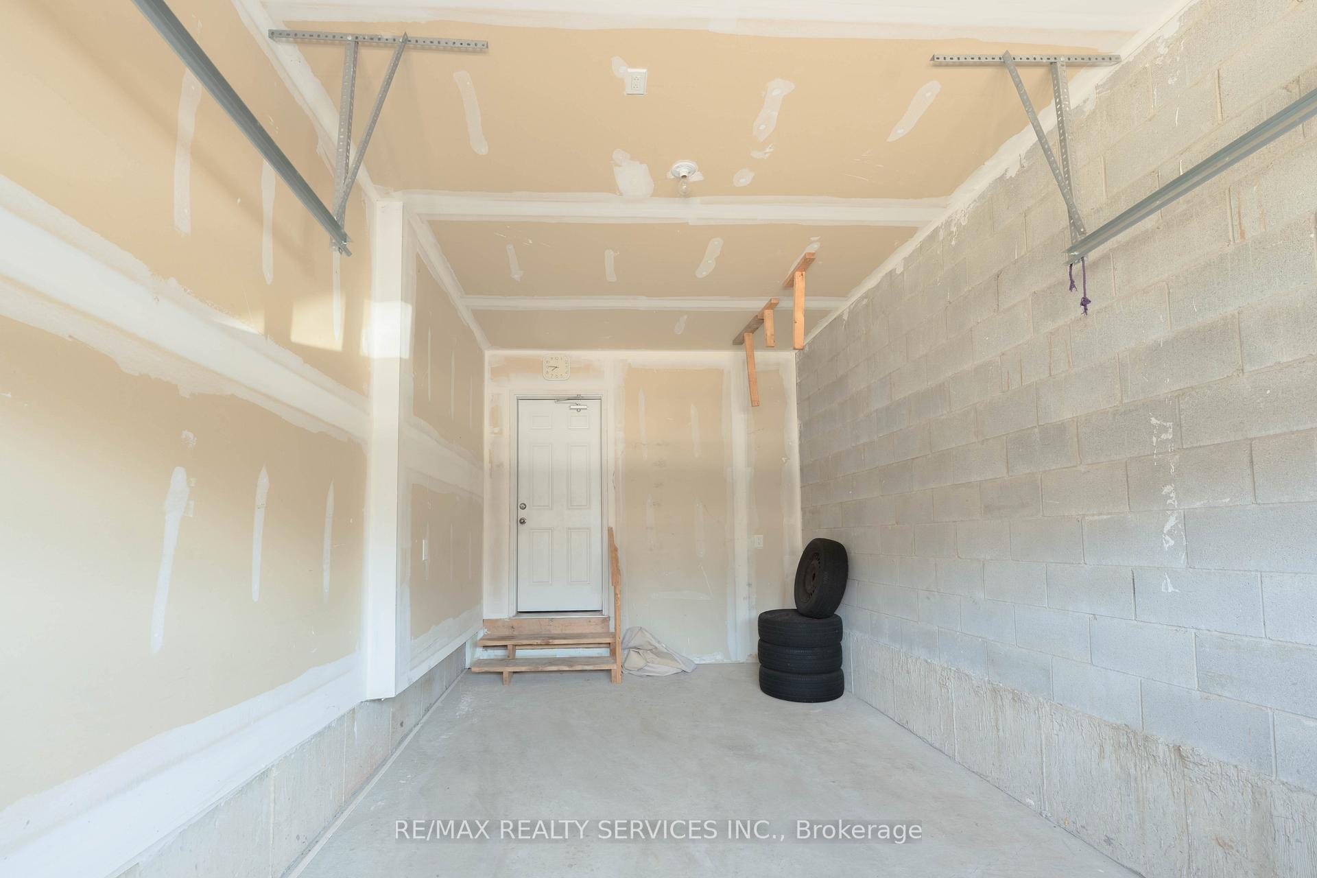 Photo 23 of 15 Ebury Drive, Brampton, Credit Valley — HOMEH