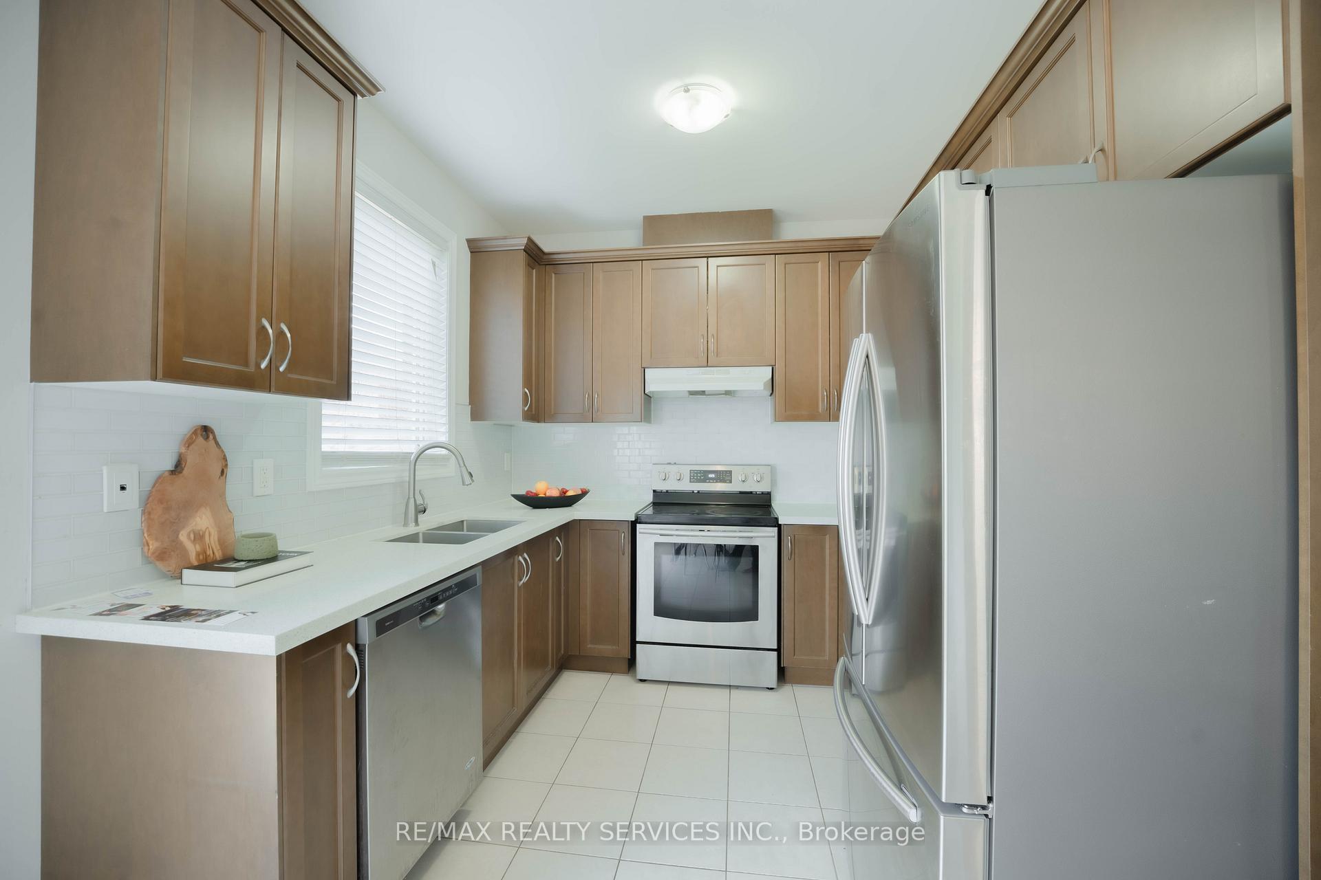 Photo 26 of 15 Ebury Drive, Brampton, Credit Valley — HOMEH