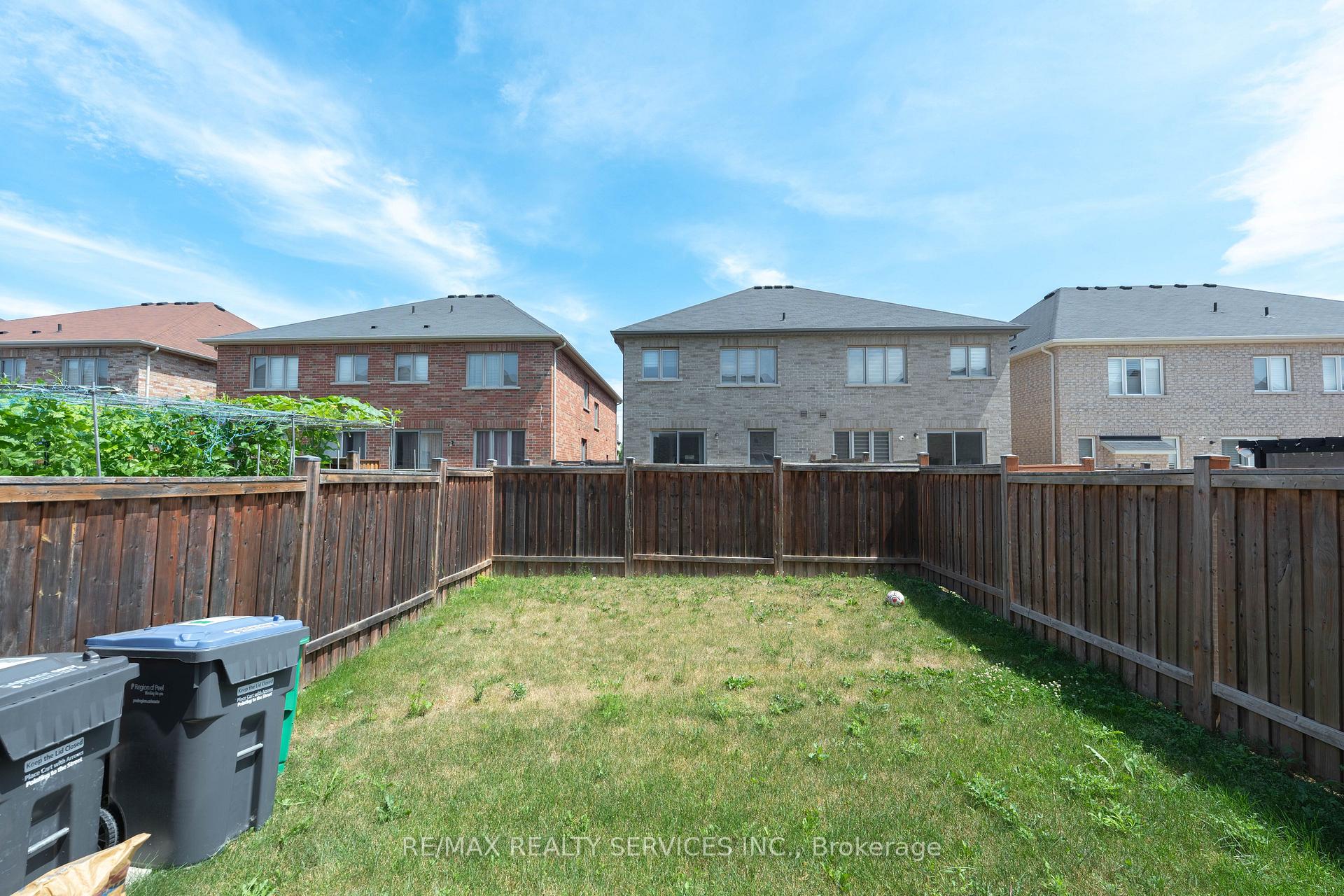 Photo 27 of 15 Ebury Drive, Brampton, Credit Valley — HOMEH