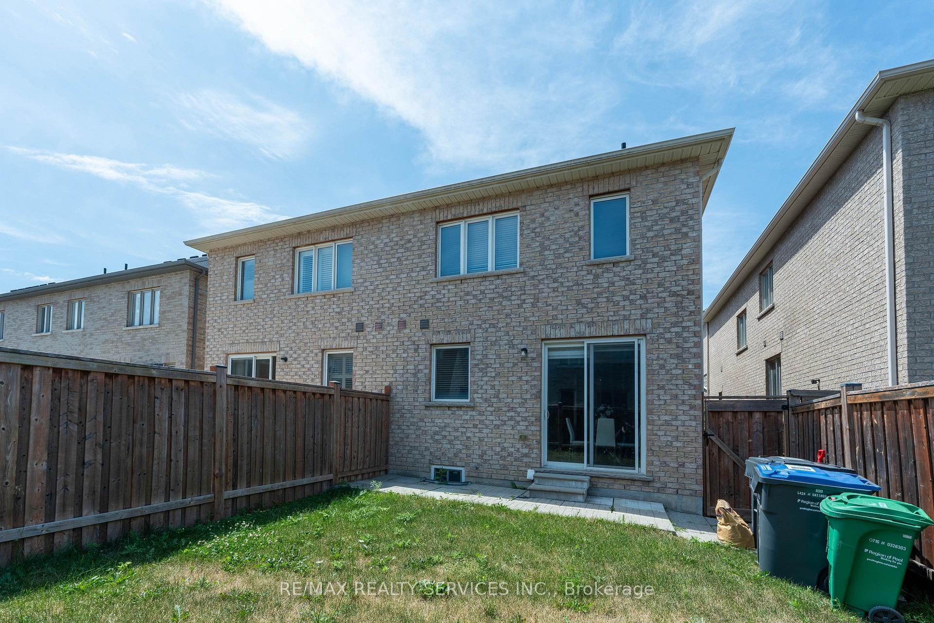 Photo 28 of 15 Ebury Drive, Brampton, Credit Valley — HOMEH