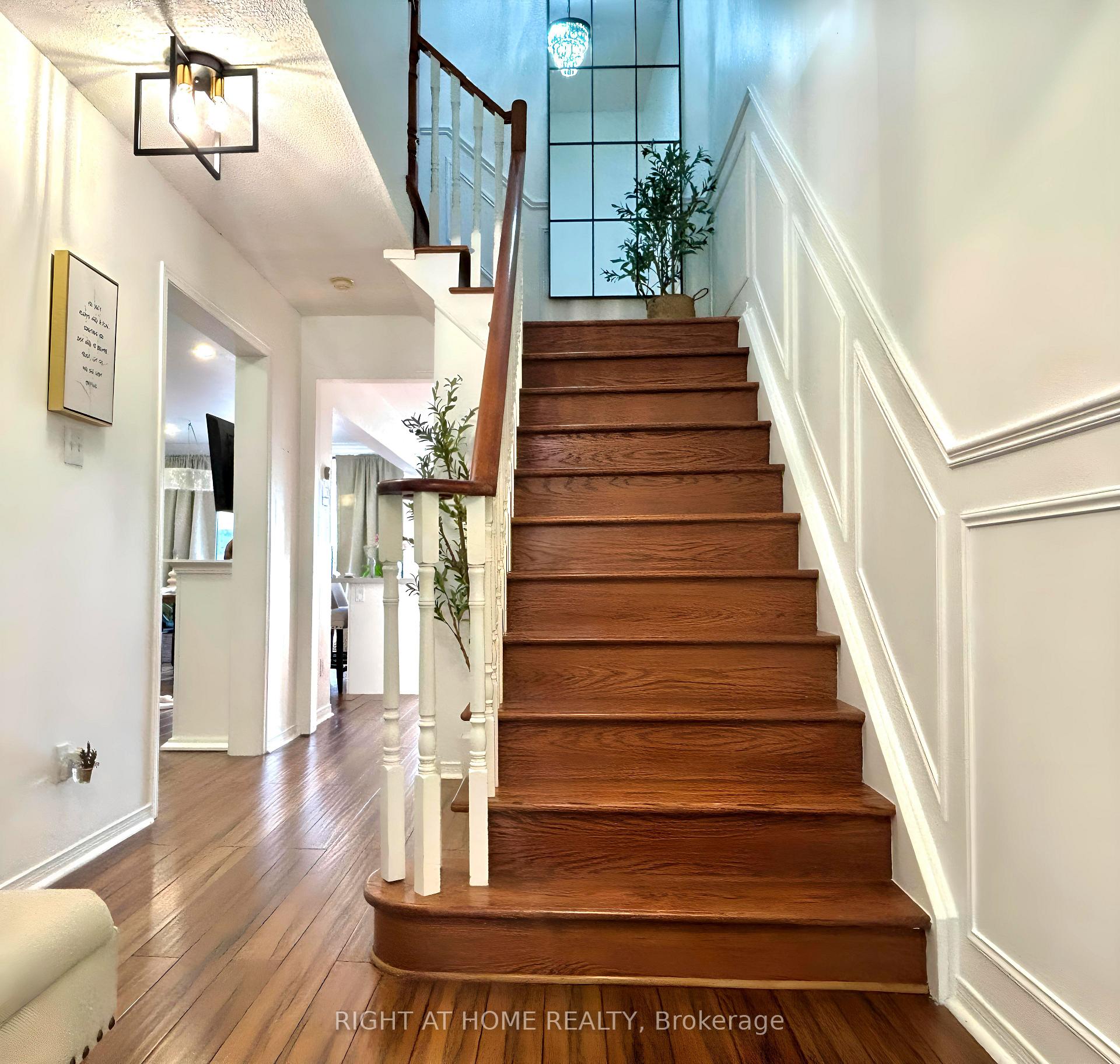 Photo 2 of 5 Torada Court, Brampton, Snelgrove — HOMEH
