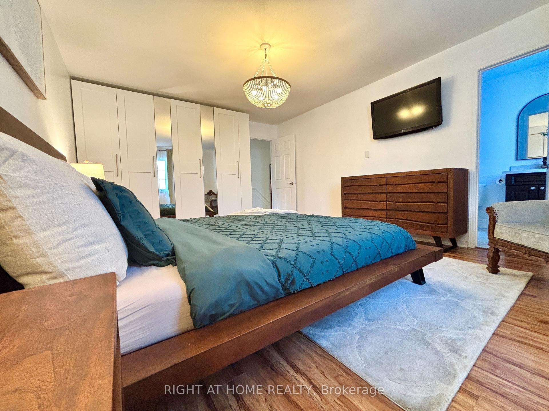 Photo 3 of 5 Torada Court, Brampton, Snelgrove — HOMEH