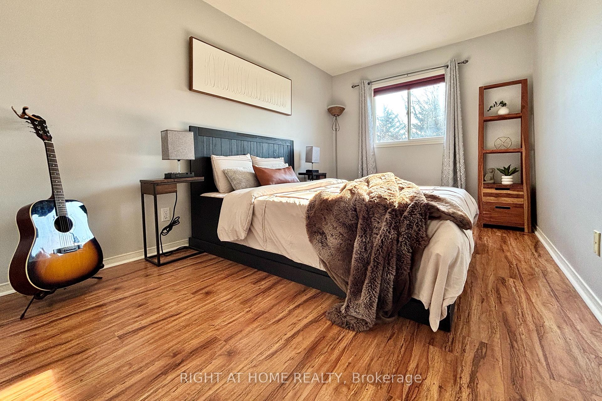 Photo 10 of 5 Torada Court, Brampton, Snelgrove — HOMEH