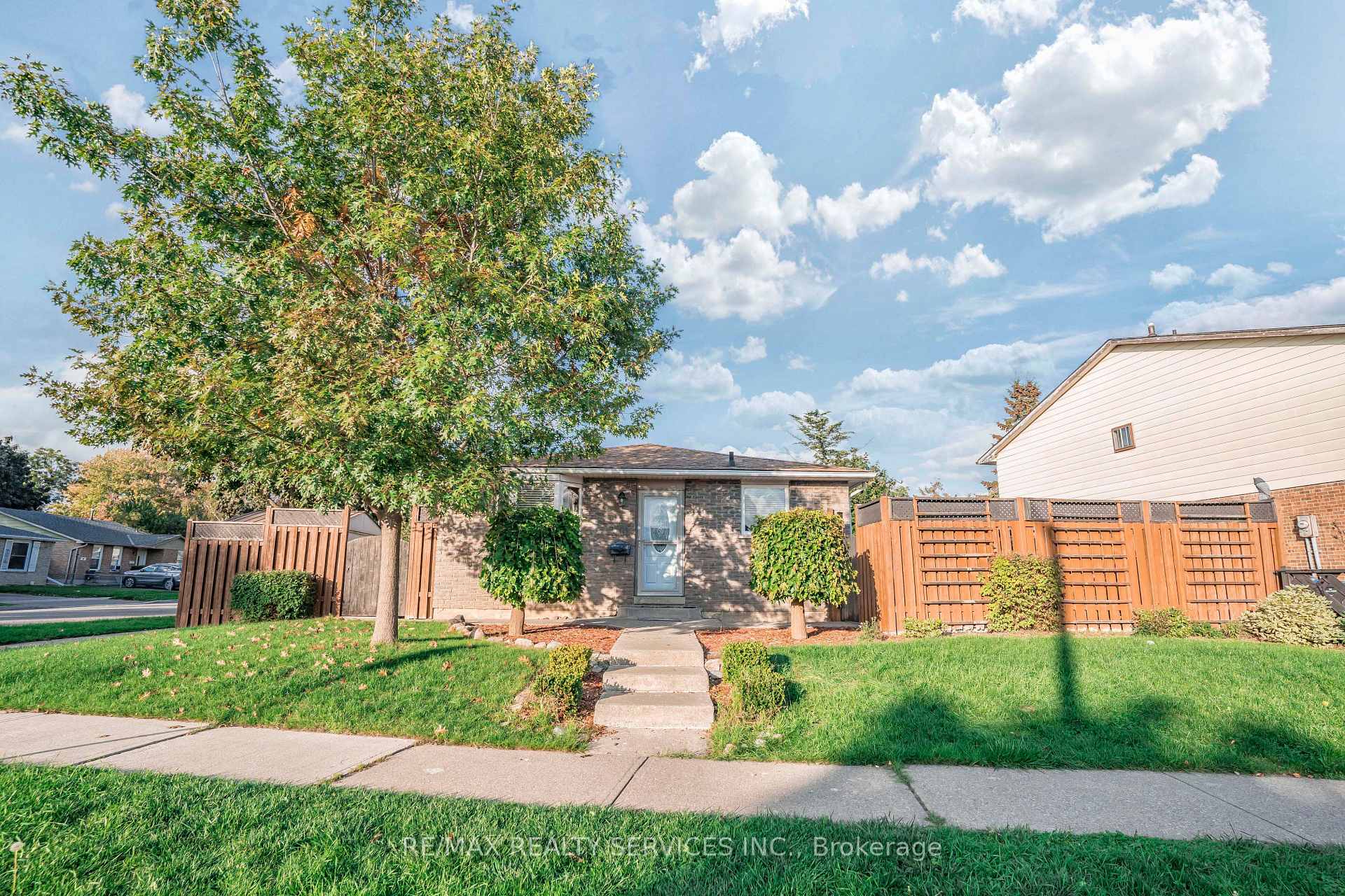 Photo 3 of 66 Tindale Road, Brampton, Madoc — HOMEH