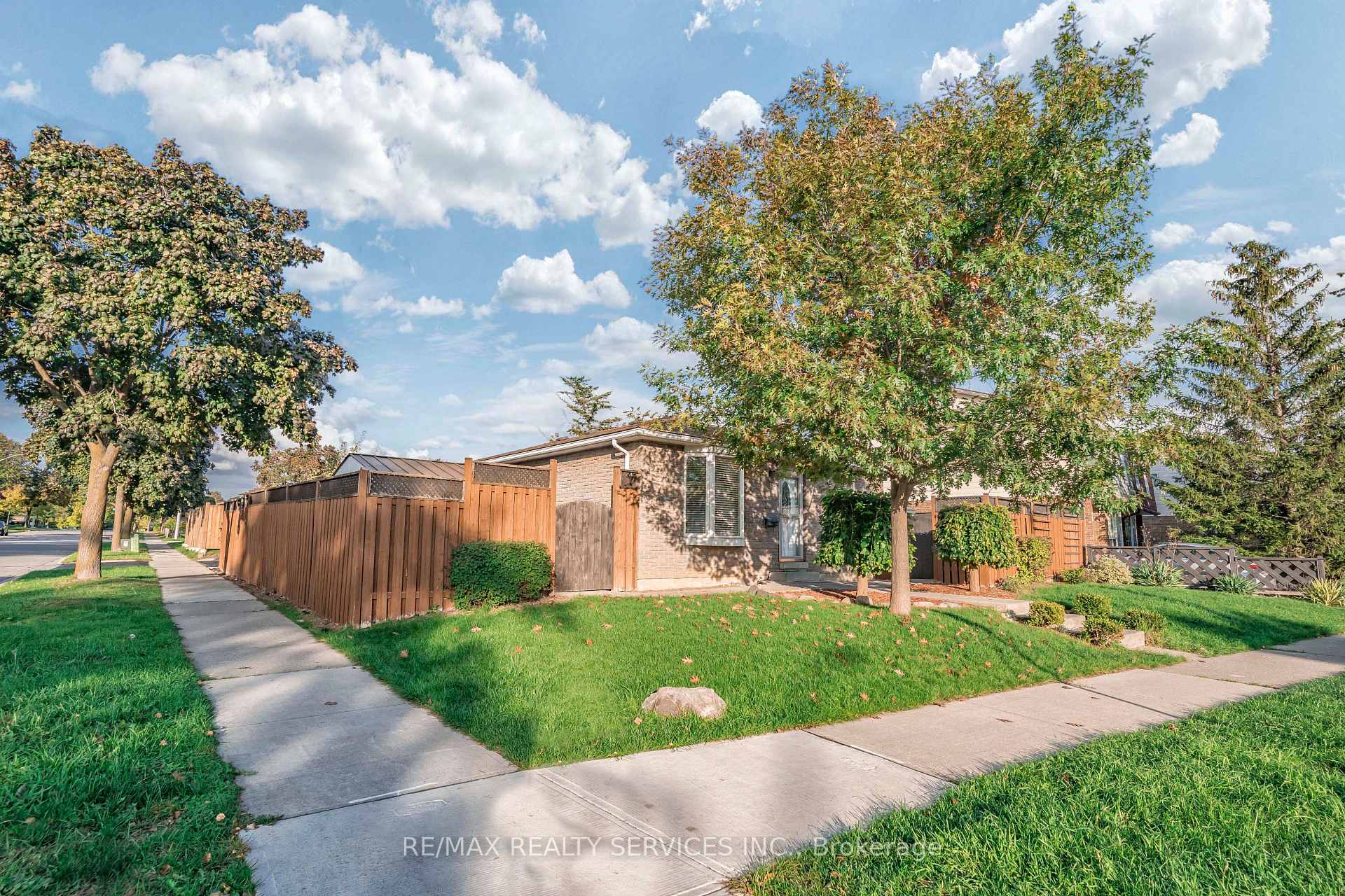 Photo 4 of 66 Tindale Road, Brampton, Madoc — HOMEH