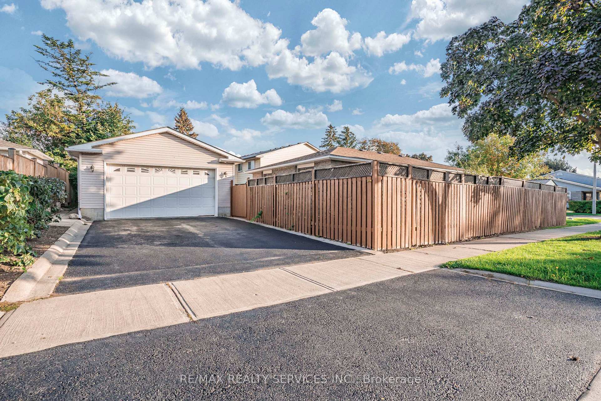 Photo 6 of 66 Tindale Road, Brampton, Madoc — HOMEH