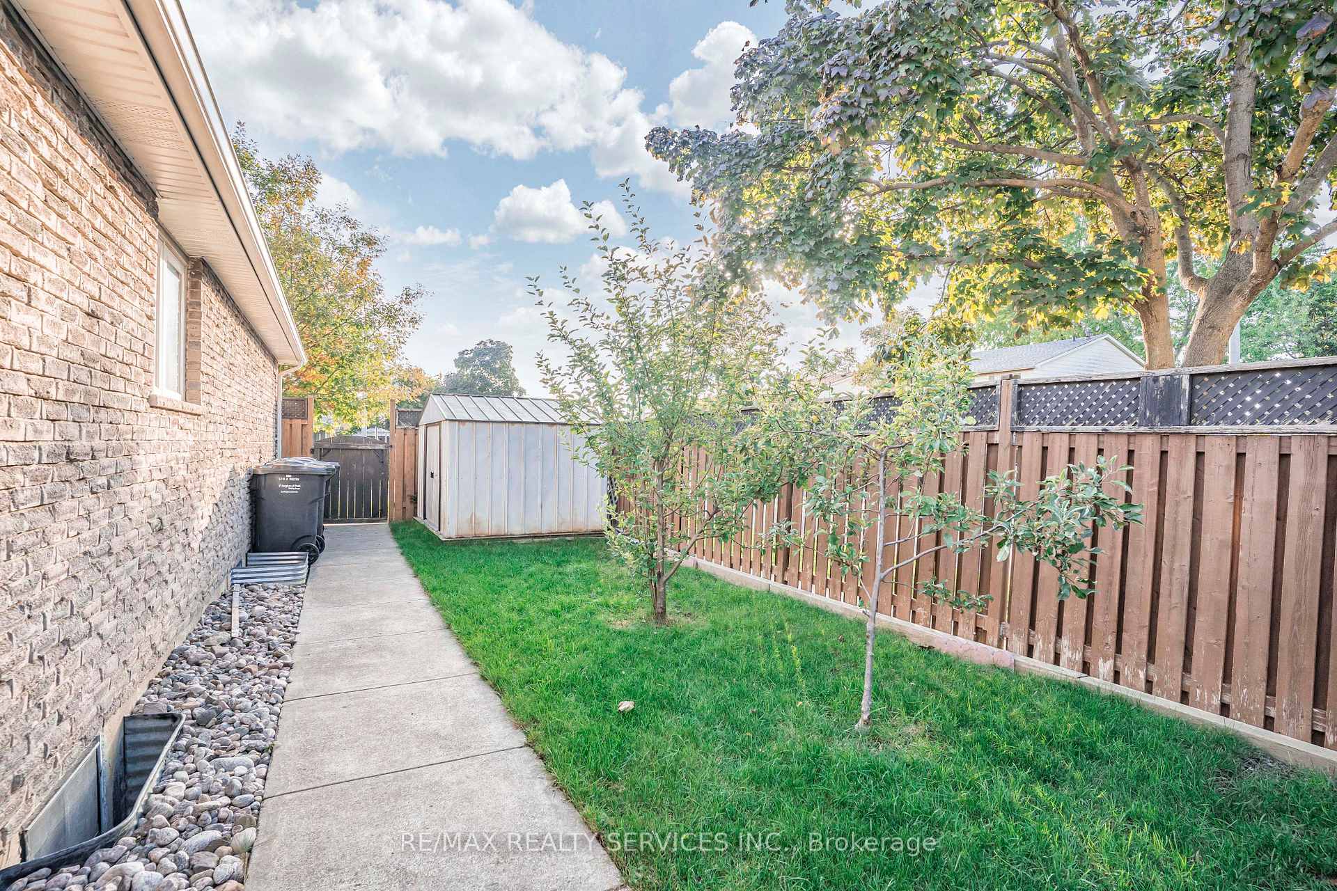 Photo 32 of 66 Tindale Road, Brampton, Madoc — HOMEH