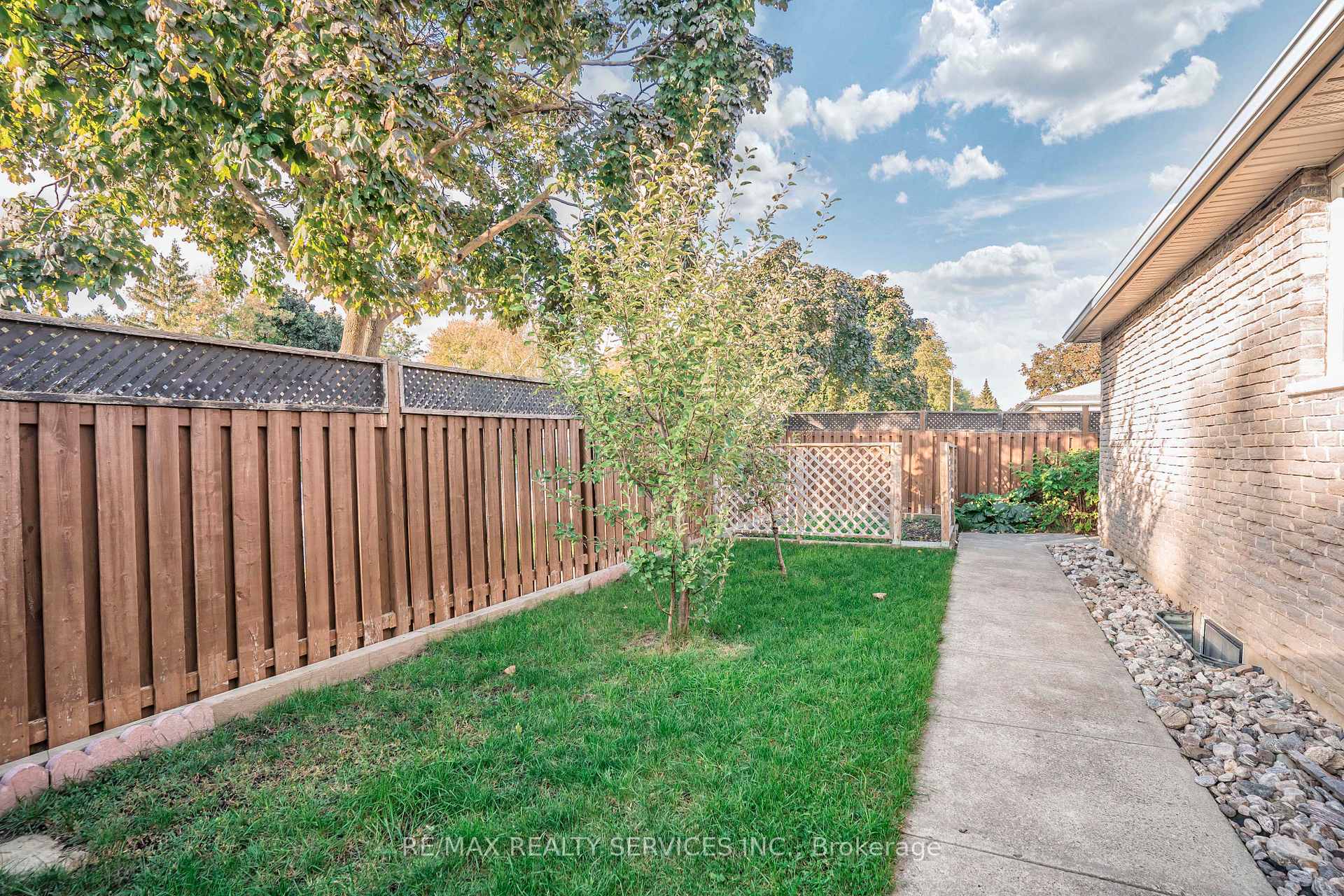 Photo 33 of 66 Tindale Road, Brampton, Madoc — HOMEH