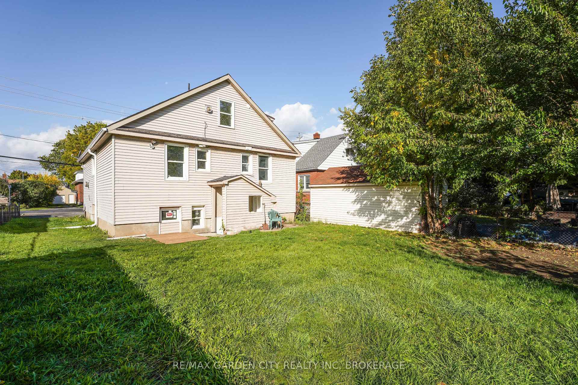 Photo 2 of Unit 5, 104 Haig Street, St. Catharines, Haig — HOMEH