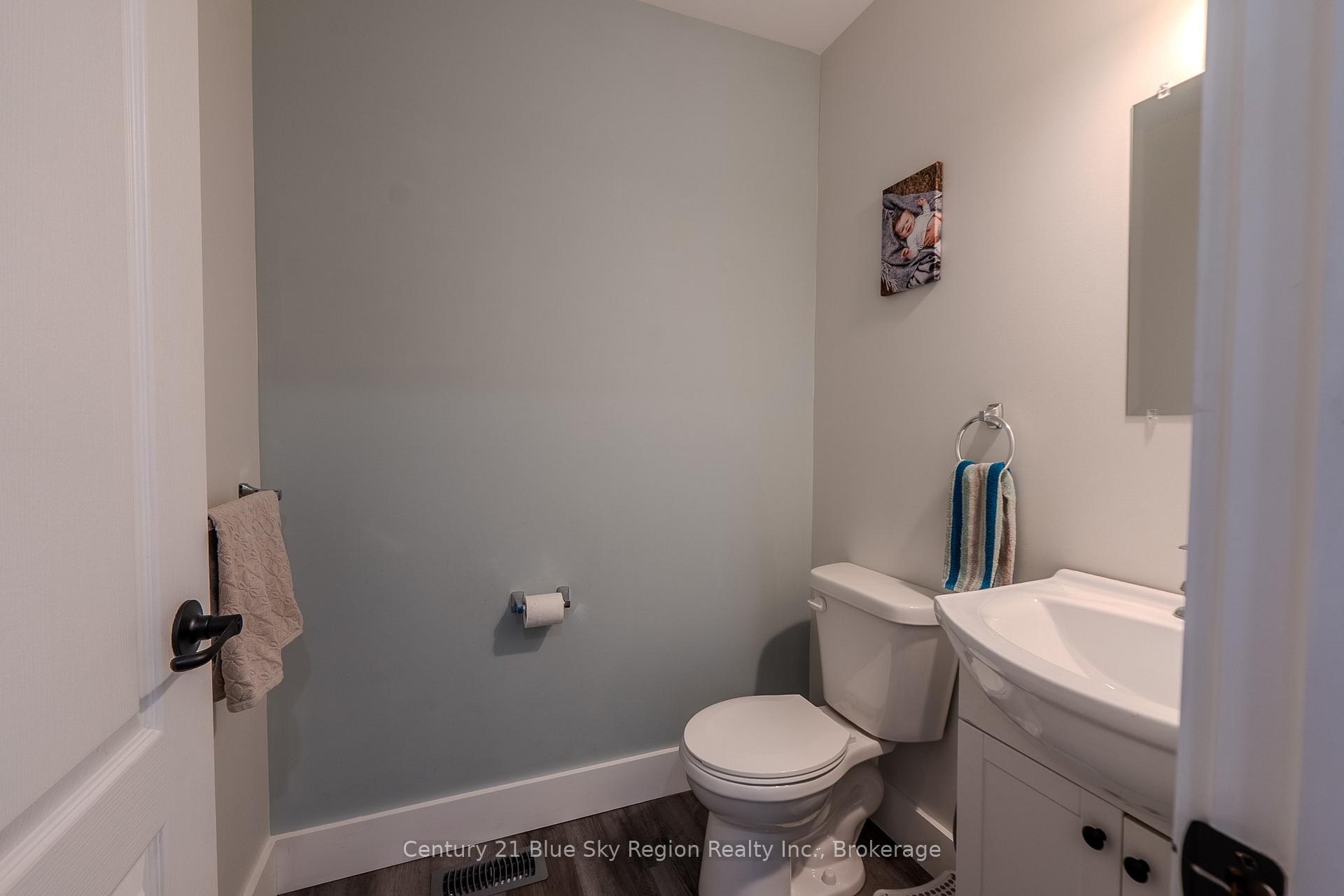 Photo 8 of 360 Spetz Avenue, Powassan — HOMEH