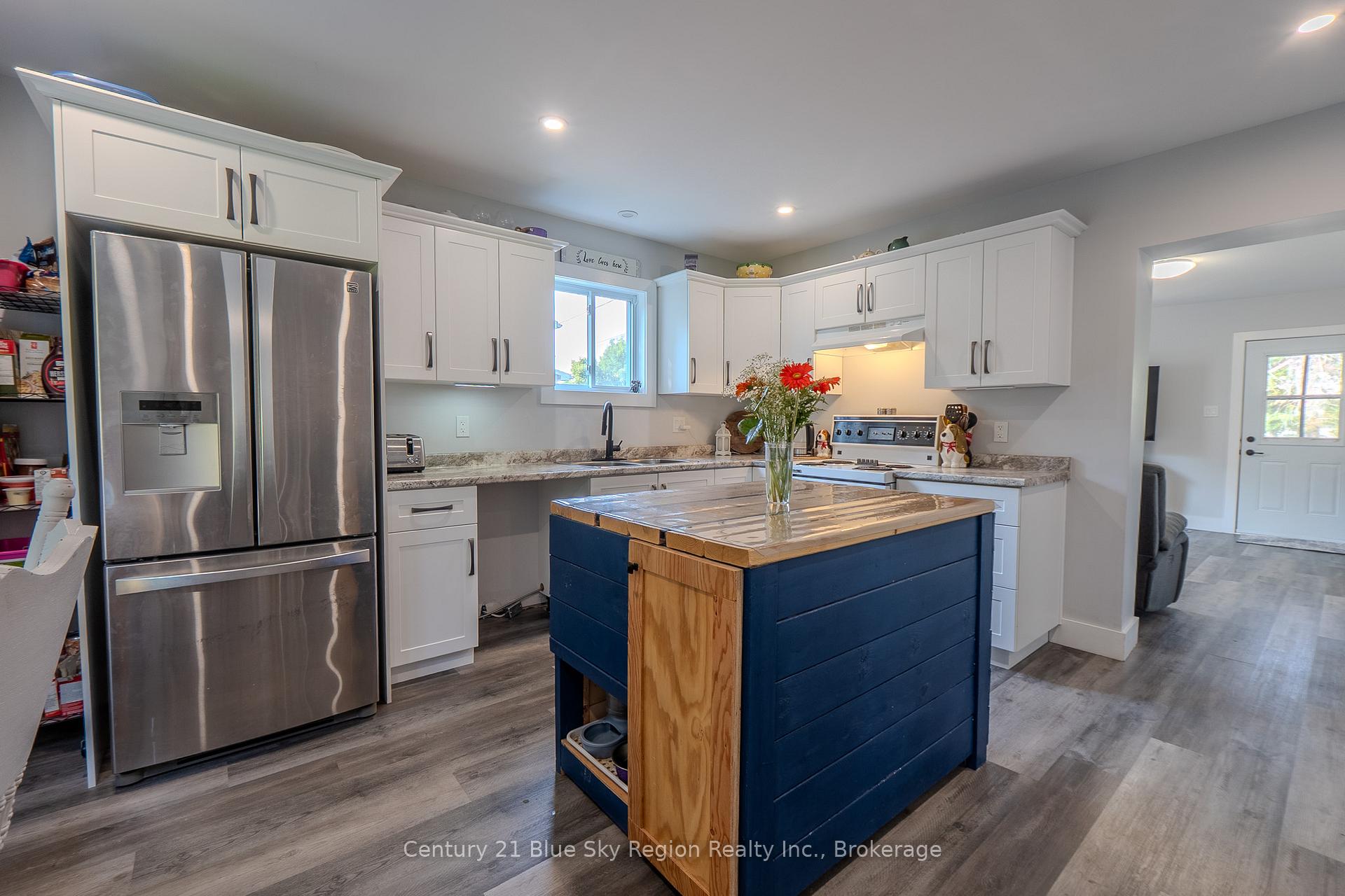 Photo 10 of 360 Spetz Avenue, Powassan — HOMEH