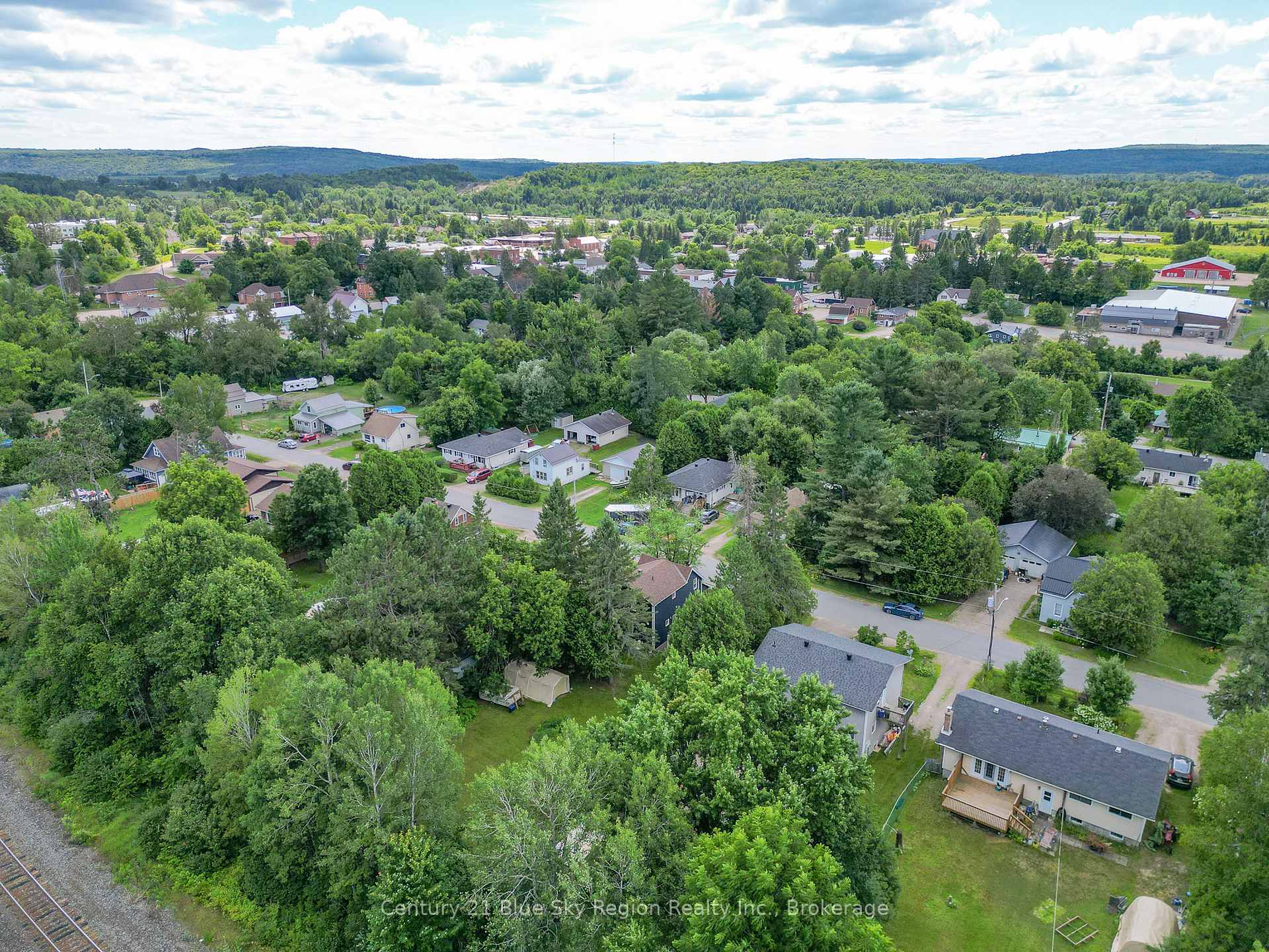 Photo 38 of 360 Spetz Avenue, Powassan — HOMEH