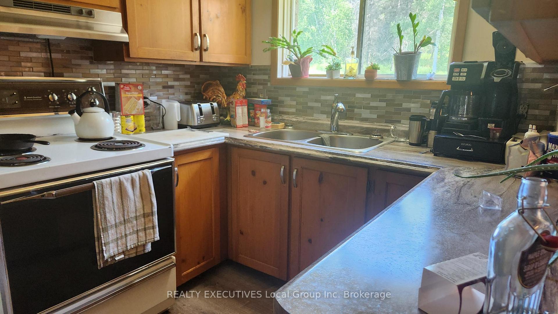 Photo 5 of 512 Maple Hill Road, Powassan — HOMEH