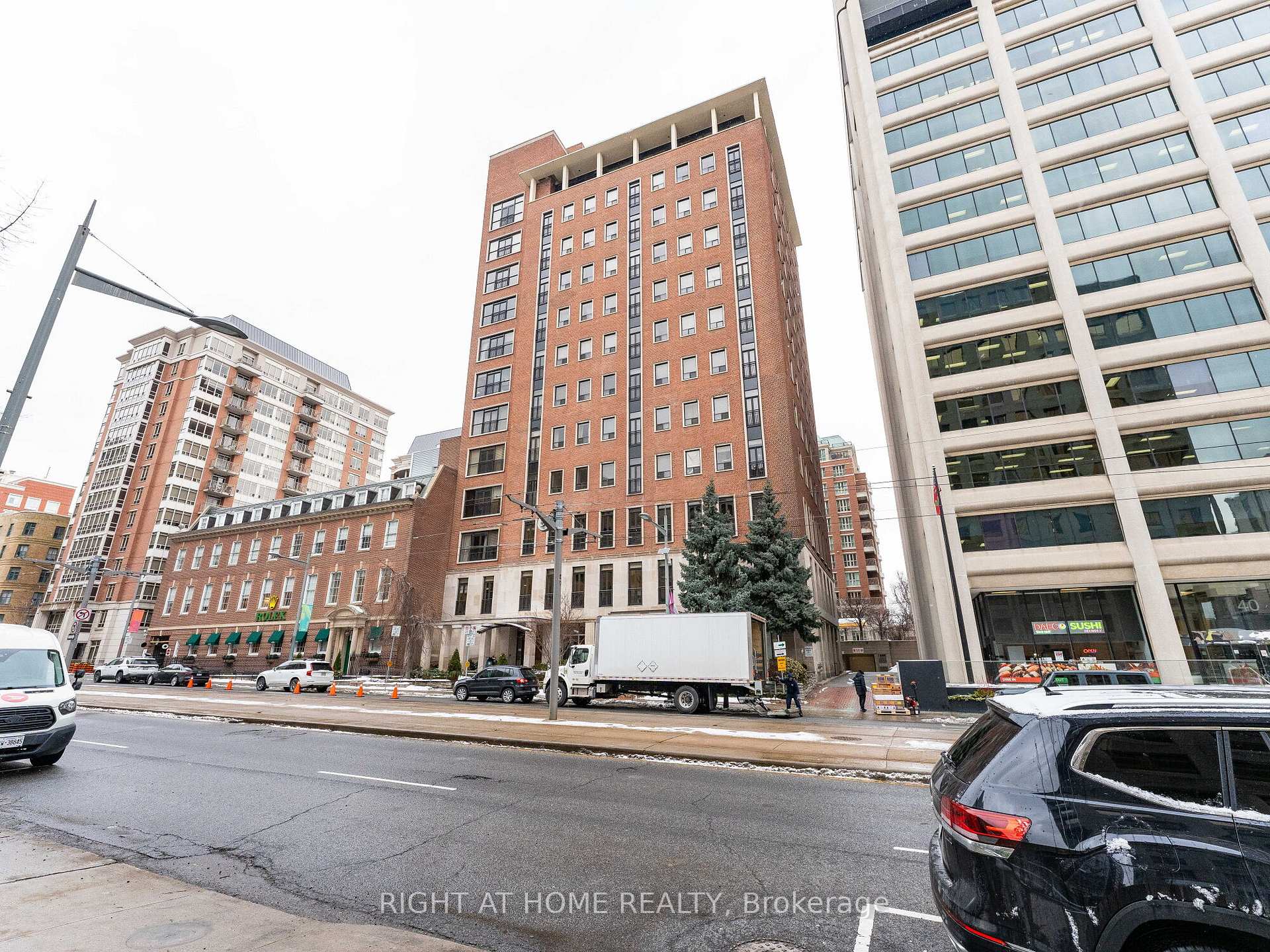 Front of Unit 402, 48 St Clair Avenue W