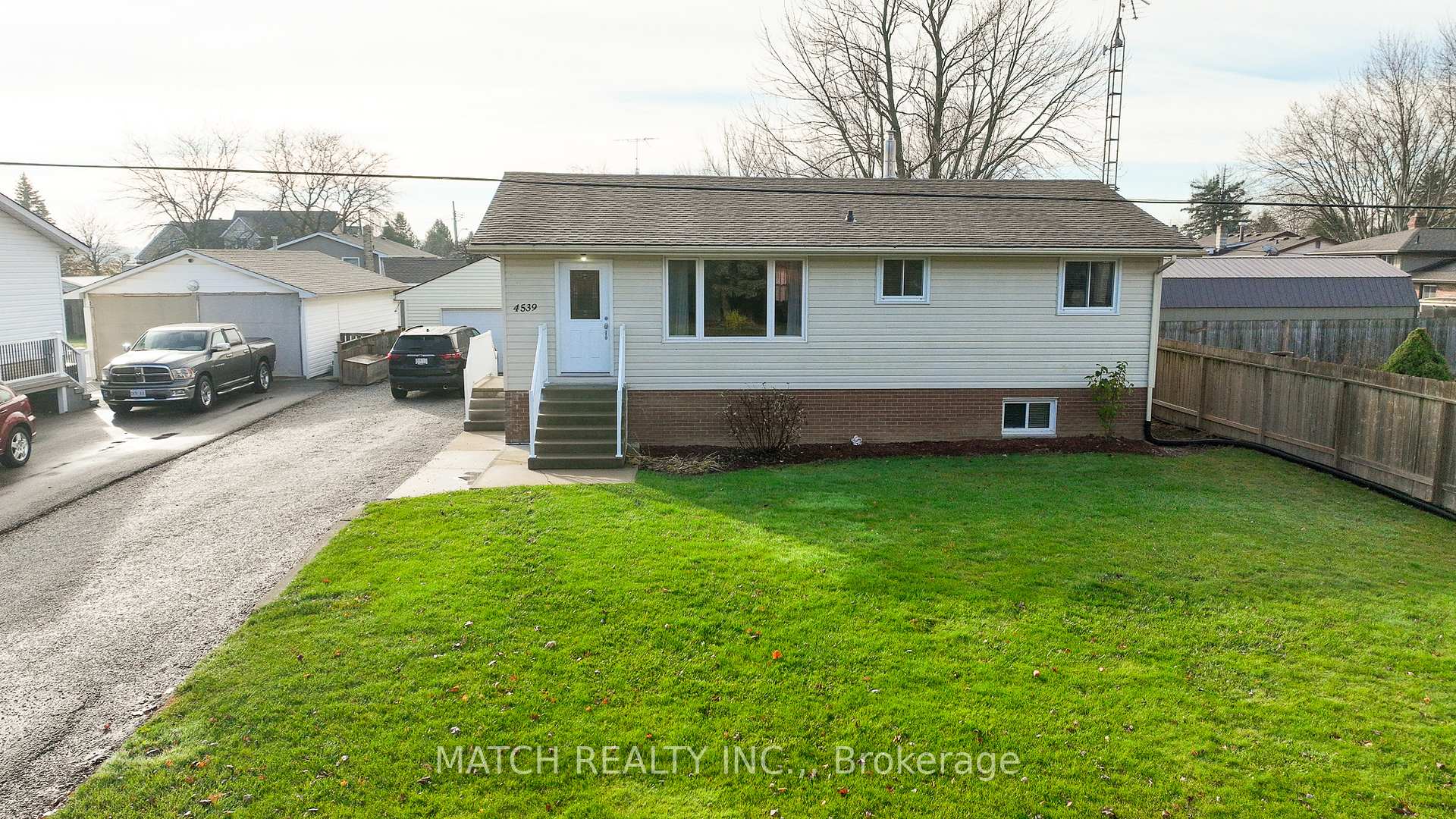 Front of 4539 Shamrock Street