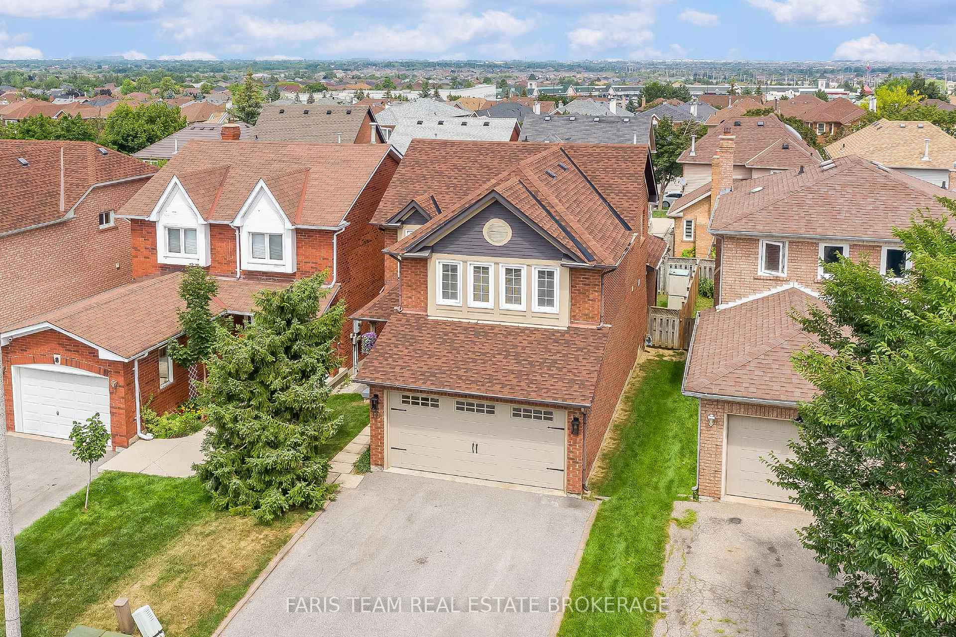 Photo 1 of 10 Ural Circle, Brampton, Sandringham-Wellington — HOMEH