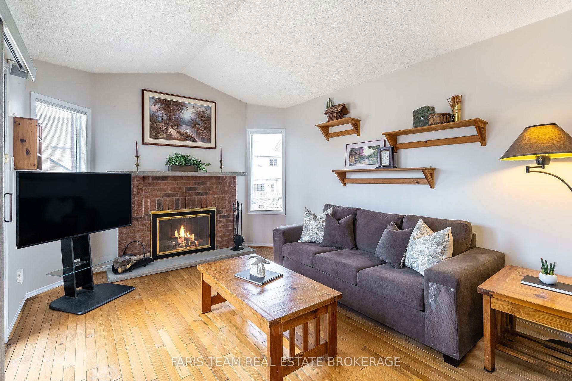 Photo 21 of 10 Ural Circle, Brampton, Sandringham-Wellington — HOMEH