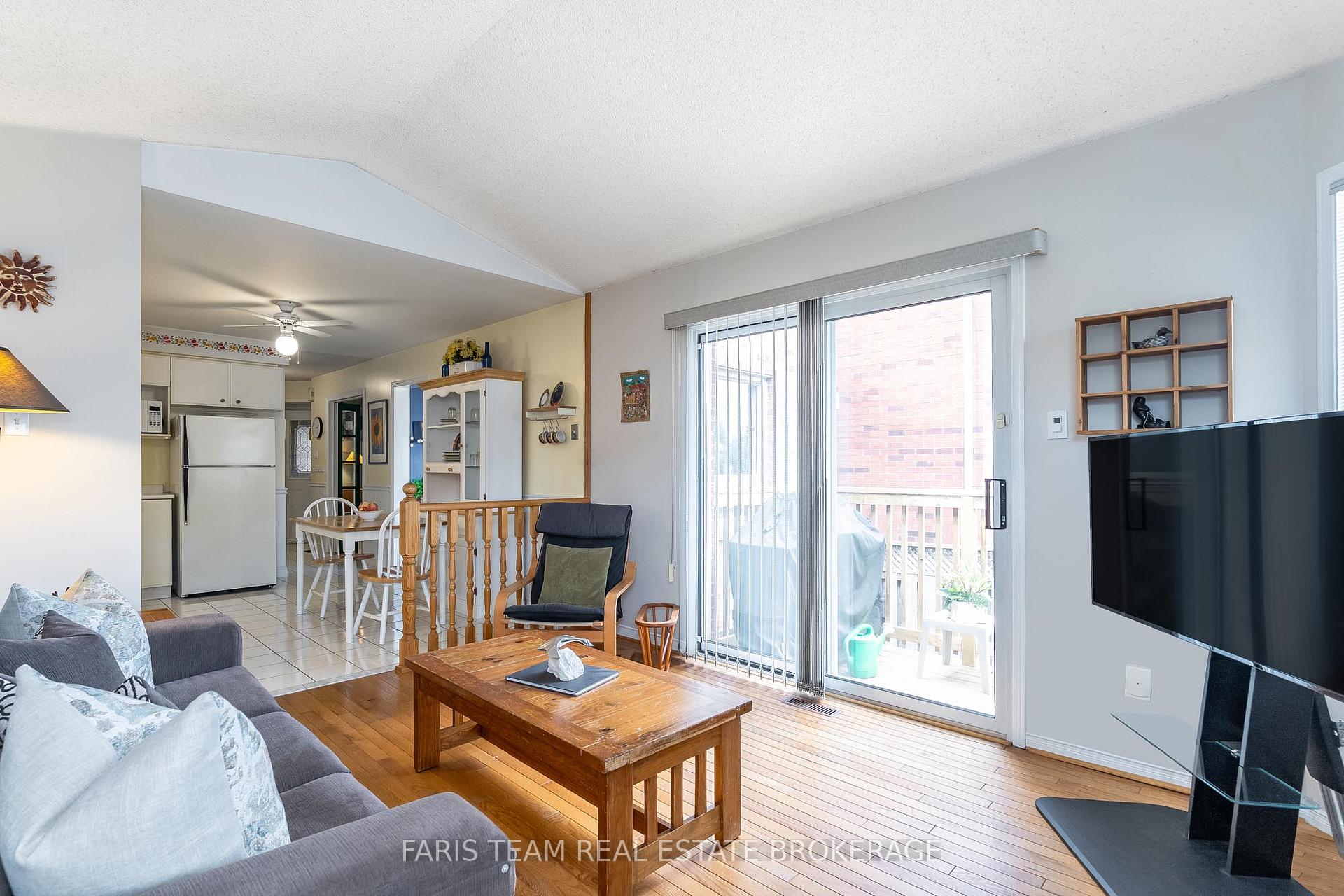 Photo 4 of 10 Ural Circle, Brampton, Sandringham-Wellington — HOMEH