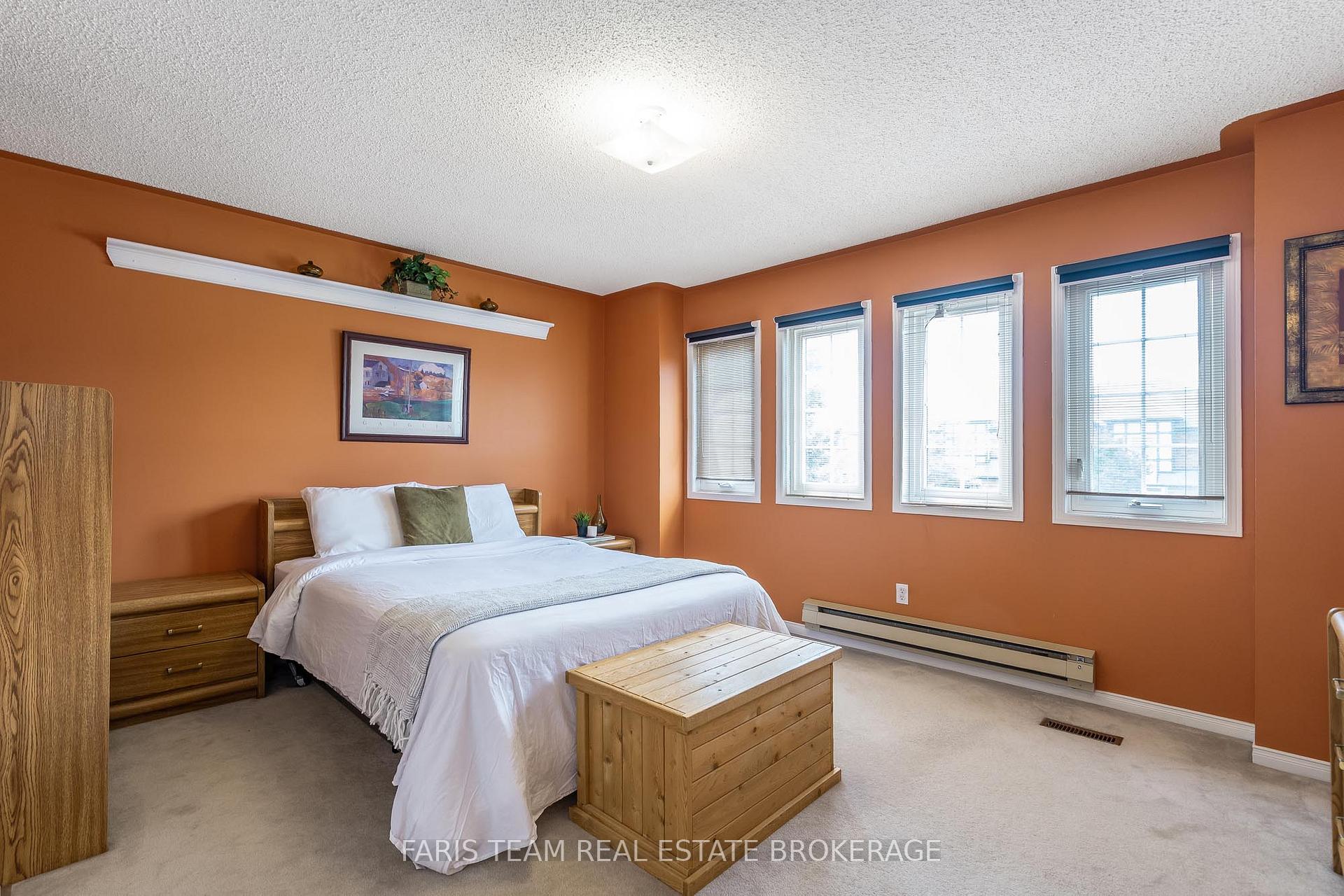 Photo 19 of 10 Ural Circle, Brampton, Sandringham-Wellington — HOMEH
