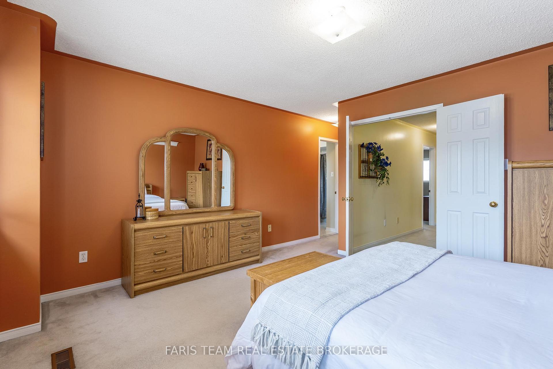 Photo 24 of 10 Ural Circle, Brampton, Sandringham-Wellington — HOMEH
