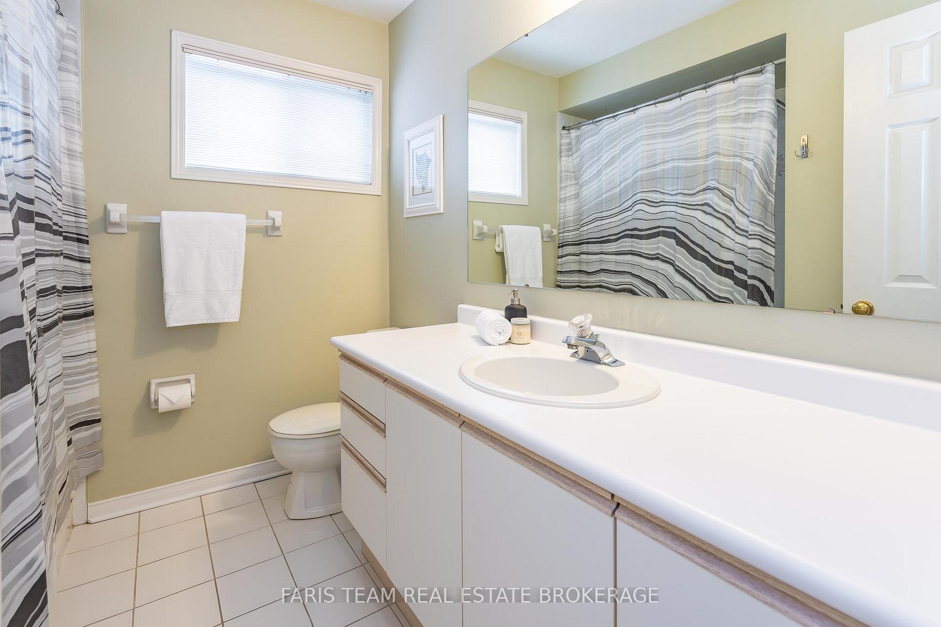 Photo 17 of 10 Ural Circle, Brampton, Sandringham-Wellington — HOMEH