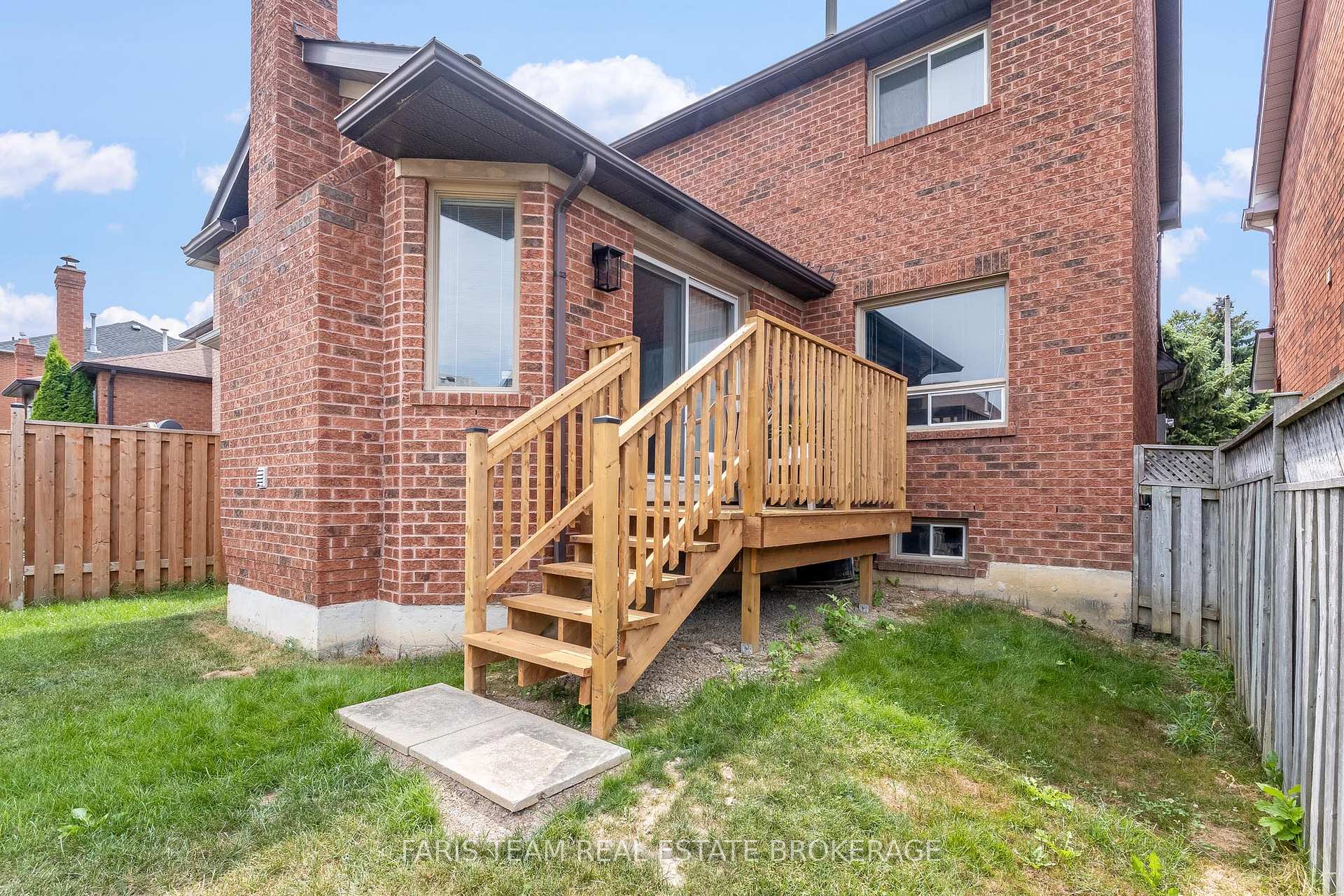 Photo 12 of 10 Ural Circle, Brampton, Sandringham-Wellington — HOMEH