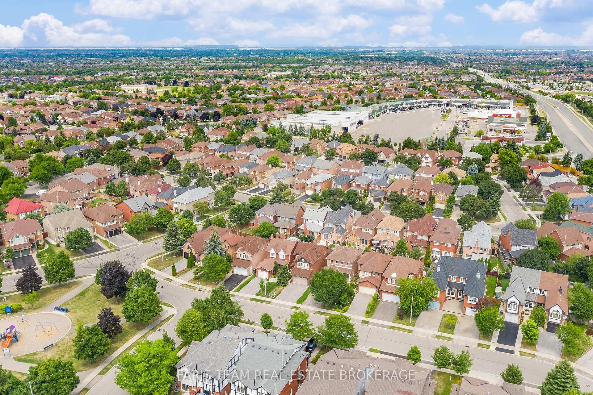 Photo 11 of 10 Ural Circle, Brampton, Sandringham-Wellington — HOMEH