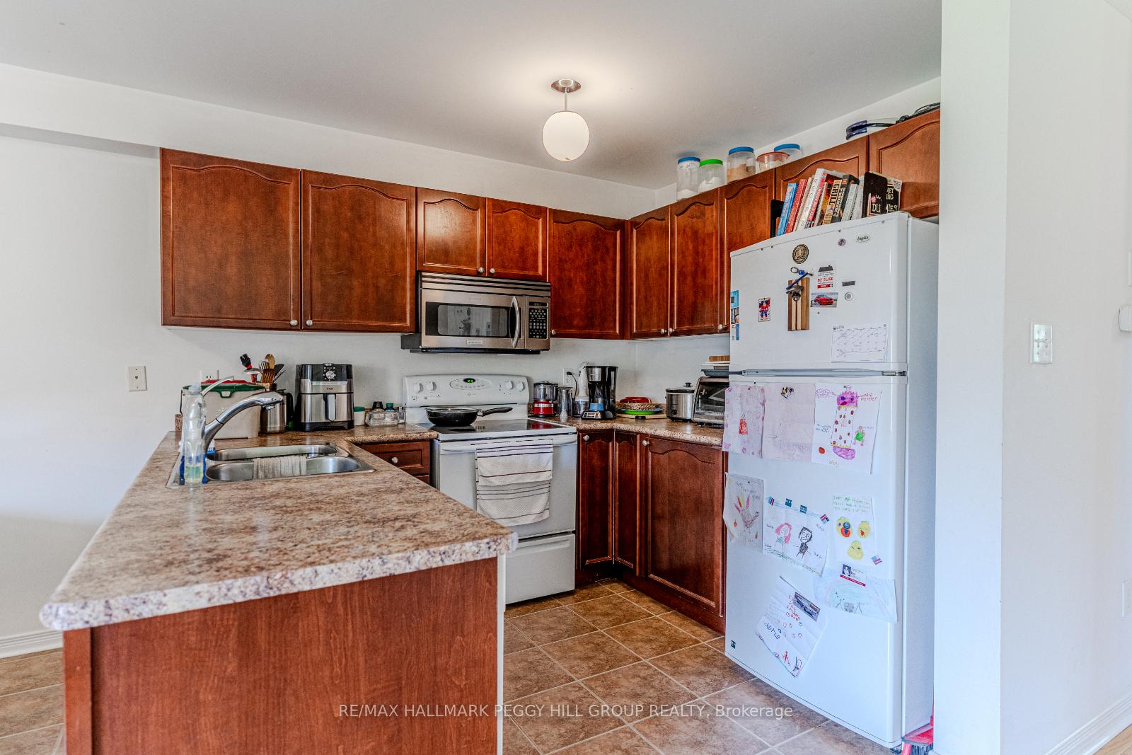 Photo 2 of 116 Empire Drive, Barrie, Innis-Shore — HOMEH