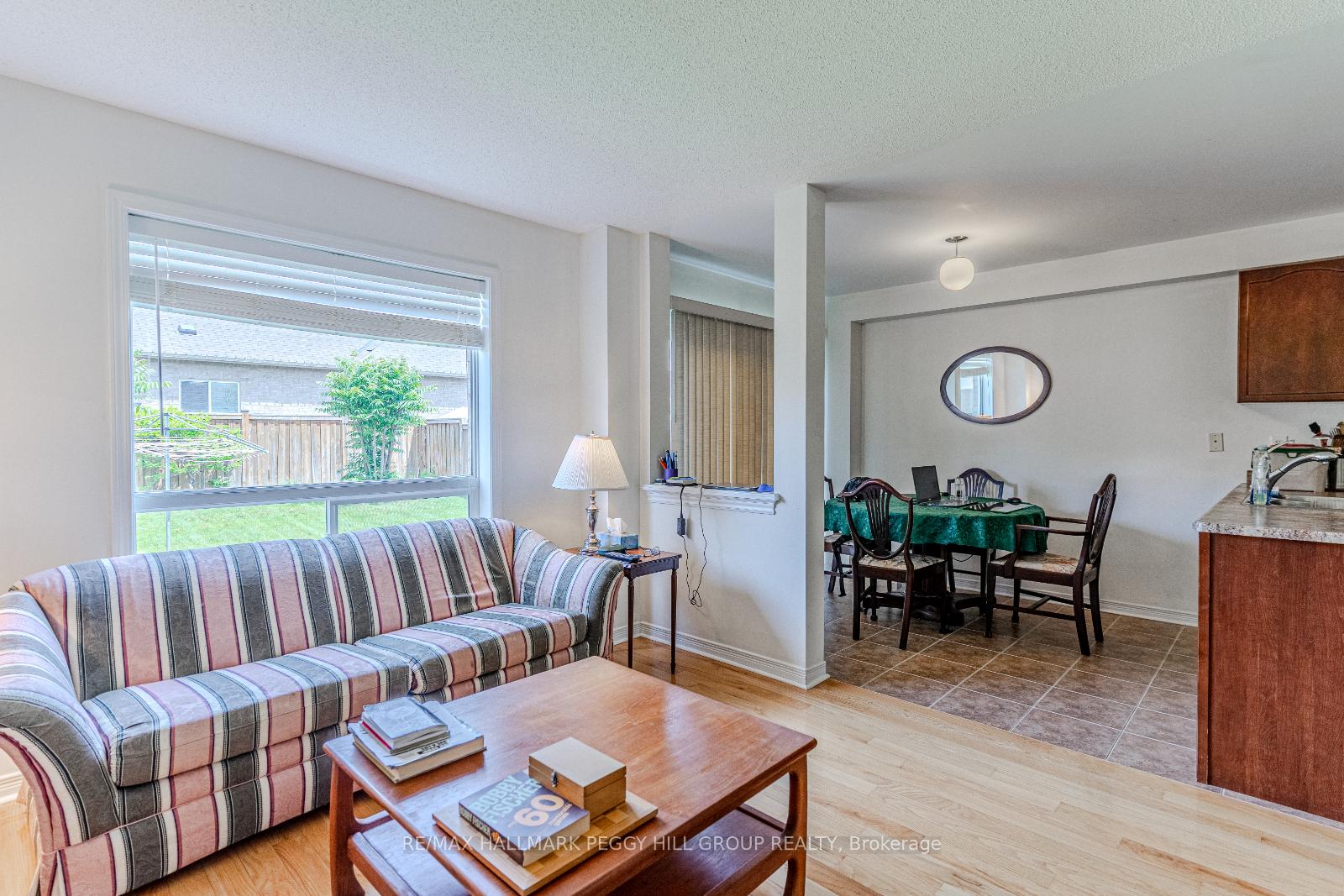 Photo 4 of 116 Empire Drive, Barrie, Innis-Shore — HOMEH