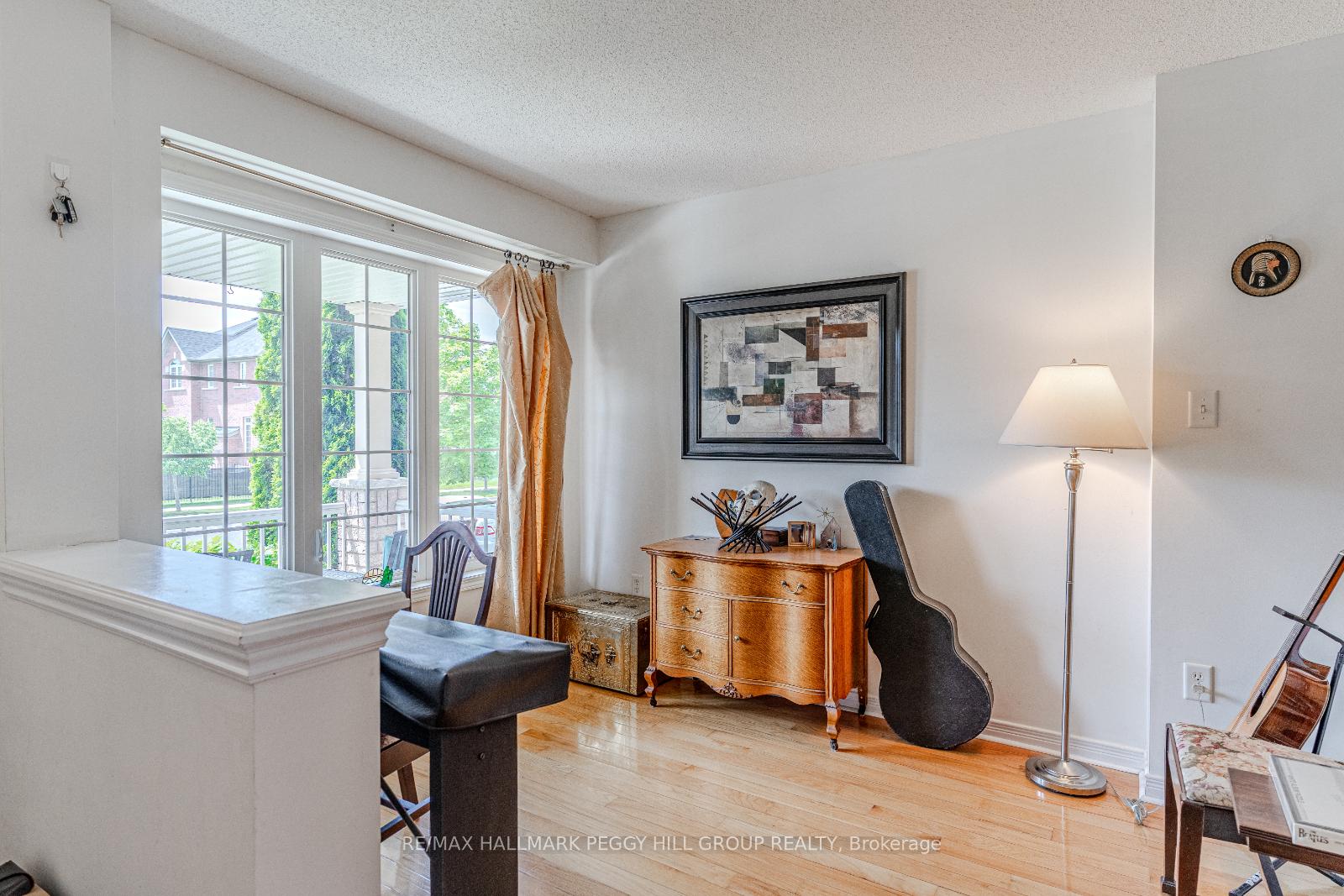 Photo 5 of 116 Empire Drive, Barrie, Innis-Shore — HOMEH