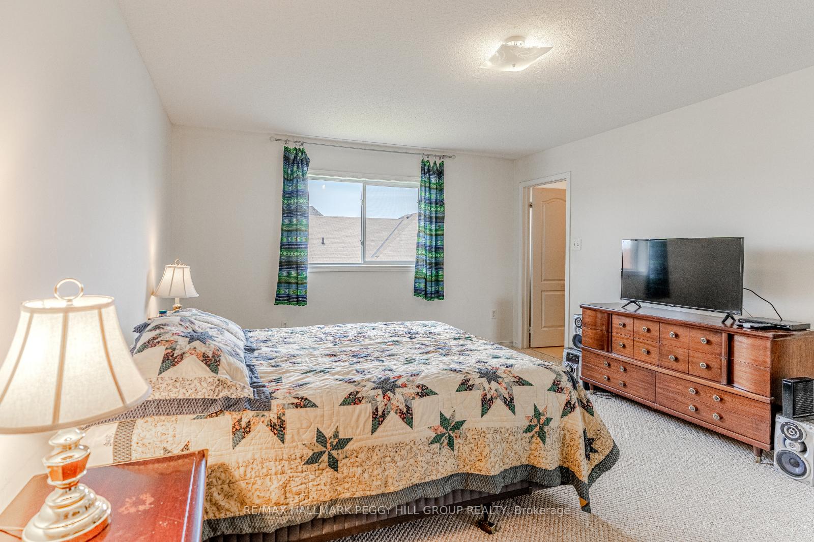 Photo 6 of 116 Empire Drive, Barrie, Innis-Shore — HOMEH