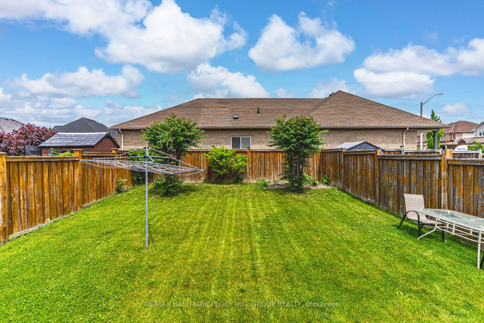 Photo 12 of 116 Empire Drive, Barrie, Innis-Shore — HOMEH