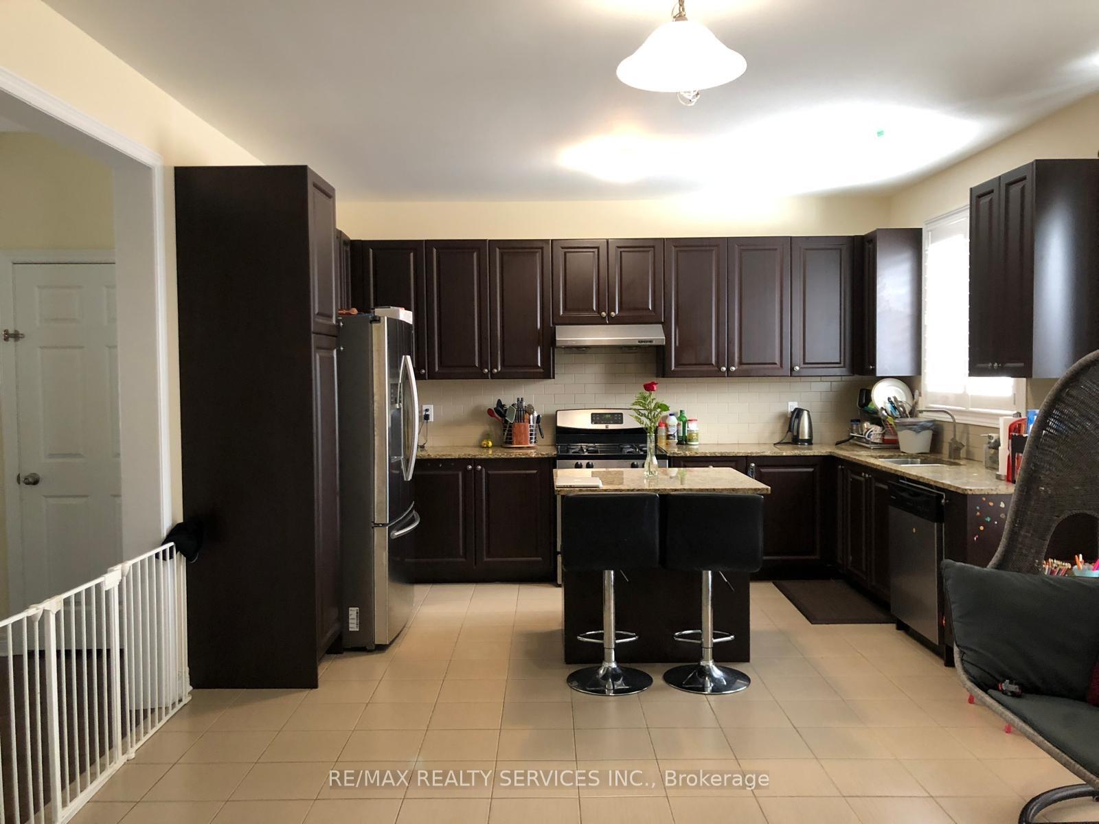 Photo 2 of 9 Beechmont Drive, Brampton, Credit Valley — HOMEH