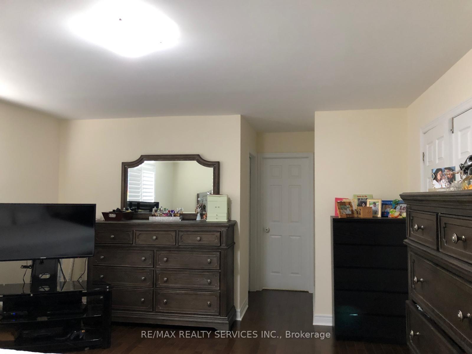 Photo 11 of 9 Beechmont Drive, Brampton, Credit Valley — HOMEH