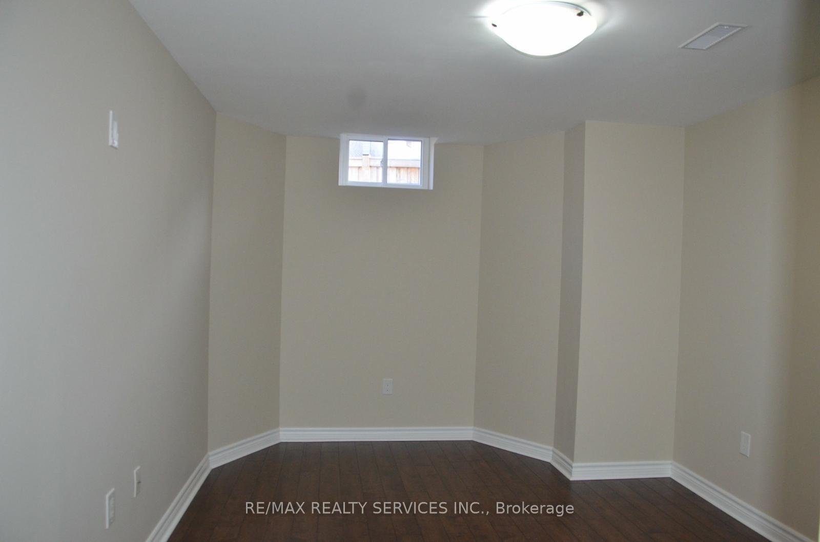 Photo 13 of 9 Beechmont Drive, Brampton, Credit Valley — HOMEH
