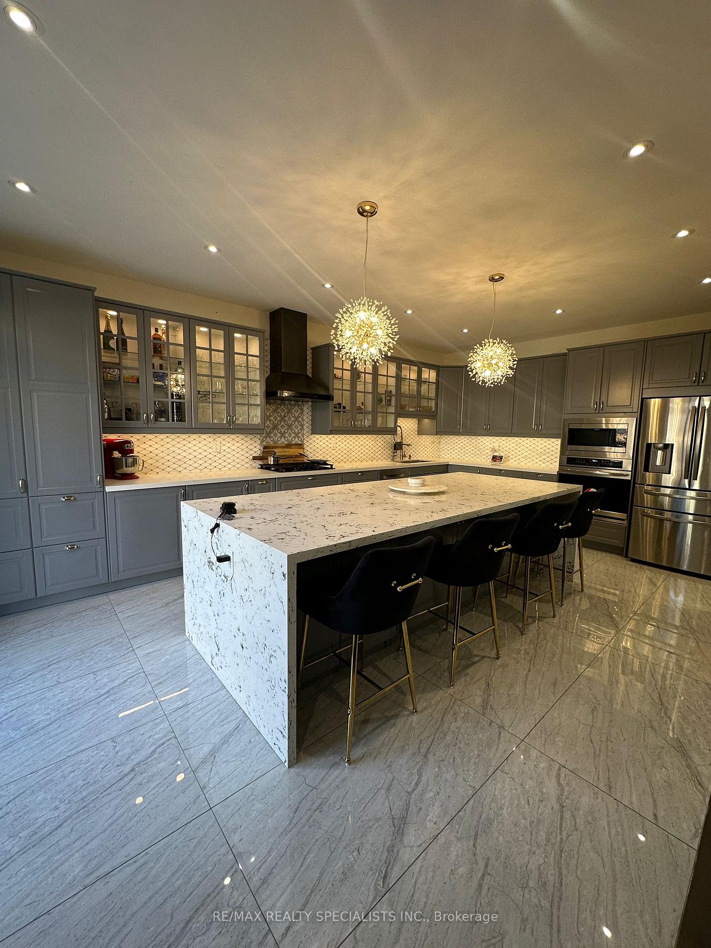 Photo 17 of Unit MAIN AND UPPER, 19 Thornvalley Terrace, Caledon, Rural Caledon — HOMEH