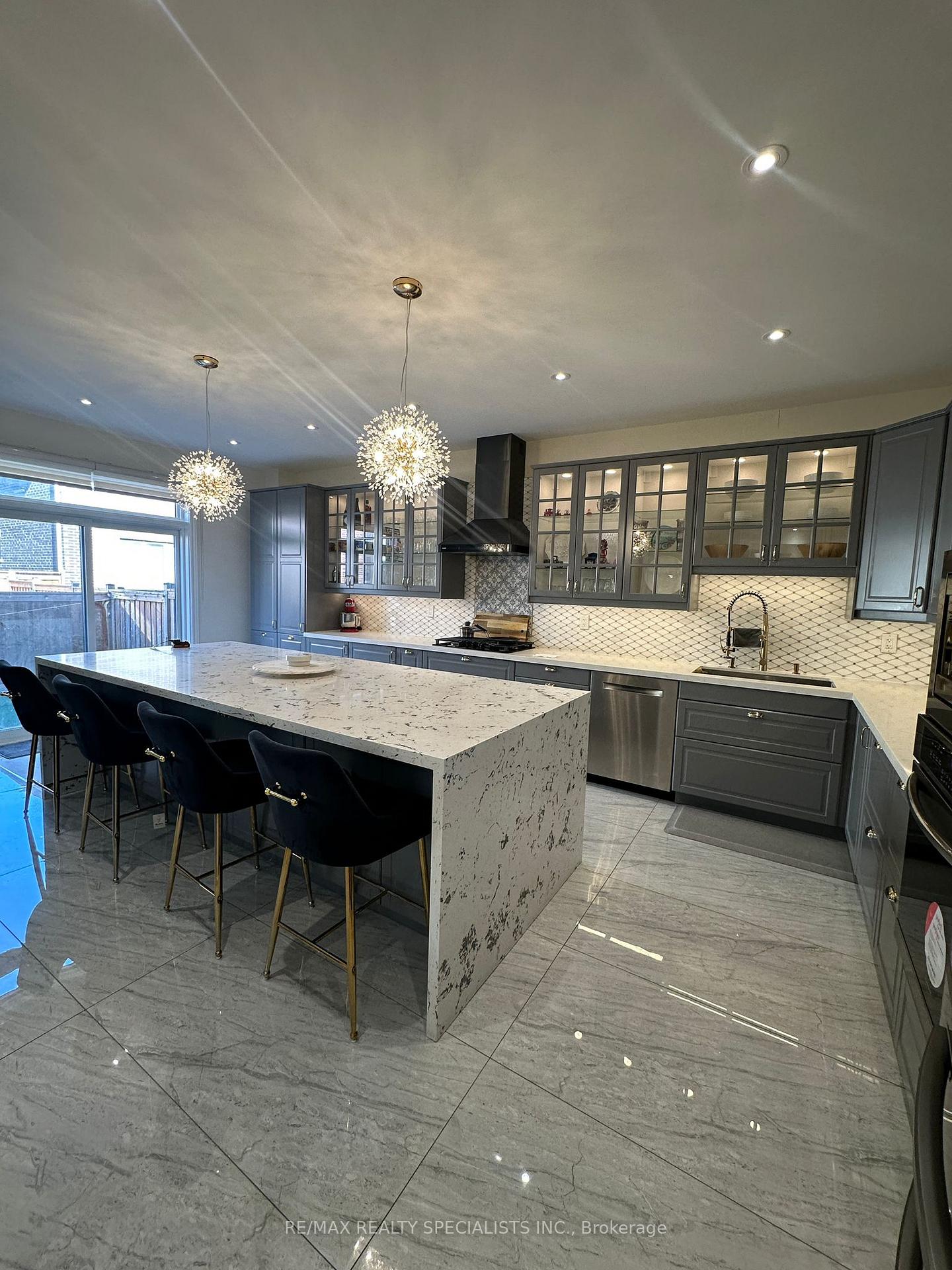 Photo 12 of Unit MAIN AND UPPER, 19 Thornvalley Terrace, Caledon, Rural Caledon — HOMEH