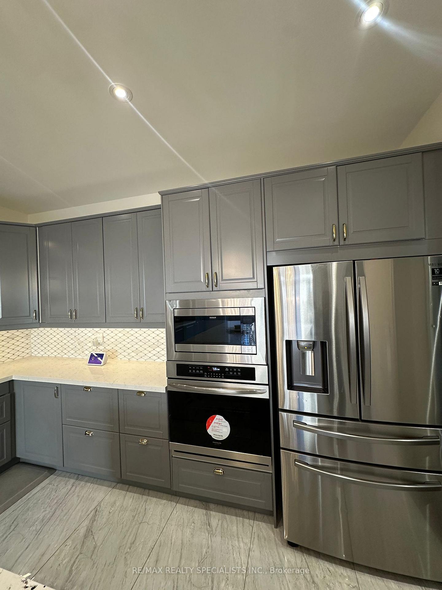 Photo 16 of Unit MAIN AND UPPER, 19 Thornvalley Terrace, Caledon, Rural Caledon — HOMEH