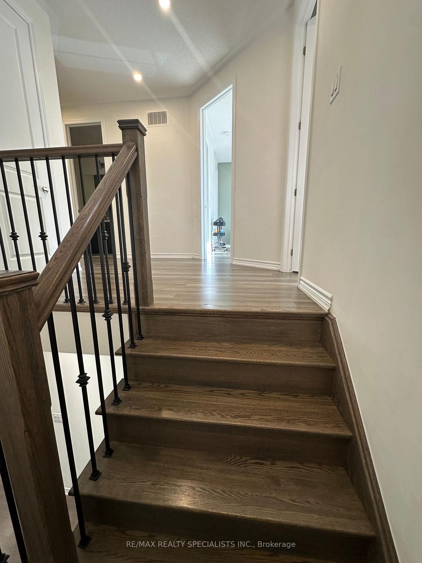 Photo 21 of Unit MAIN AND UPPER, 19 Thornvalley Terrace, Caledon, Rural Caledon — HOMEH
