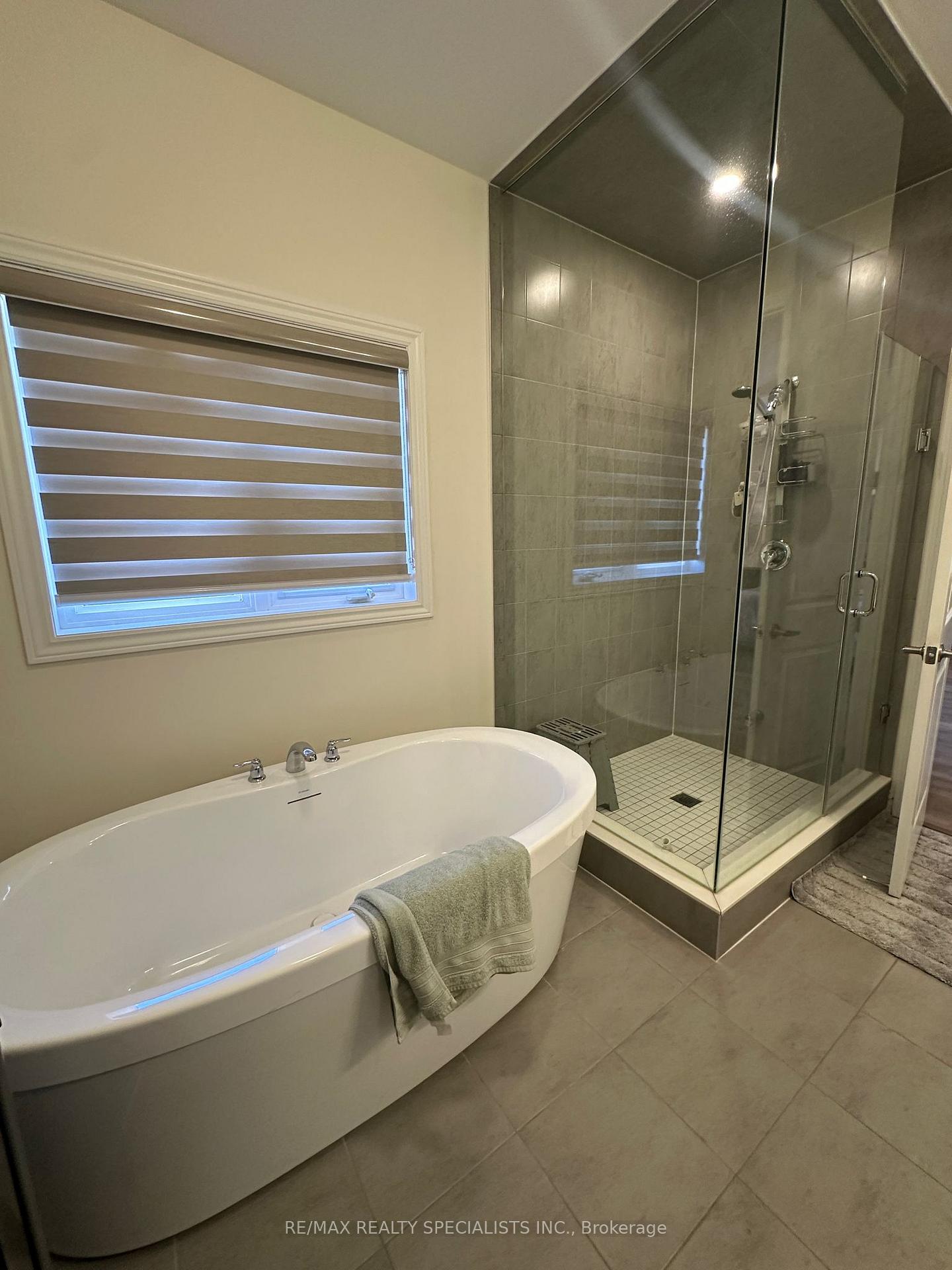 Photo 25 of Unit MAIN AND UPPER, 19 Thornvalley Terrace, Caledon, Rural Caledon — HOMEH