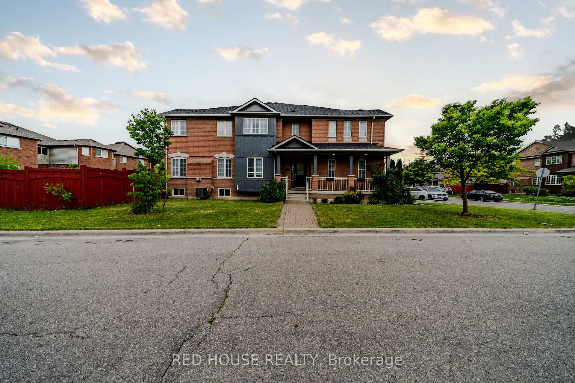 Photo 4 of 46 Passfield Trail, Brampton, Bram East — HOMEH