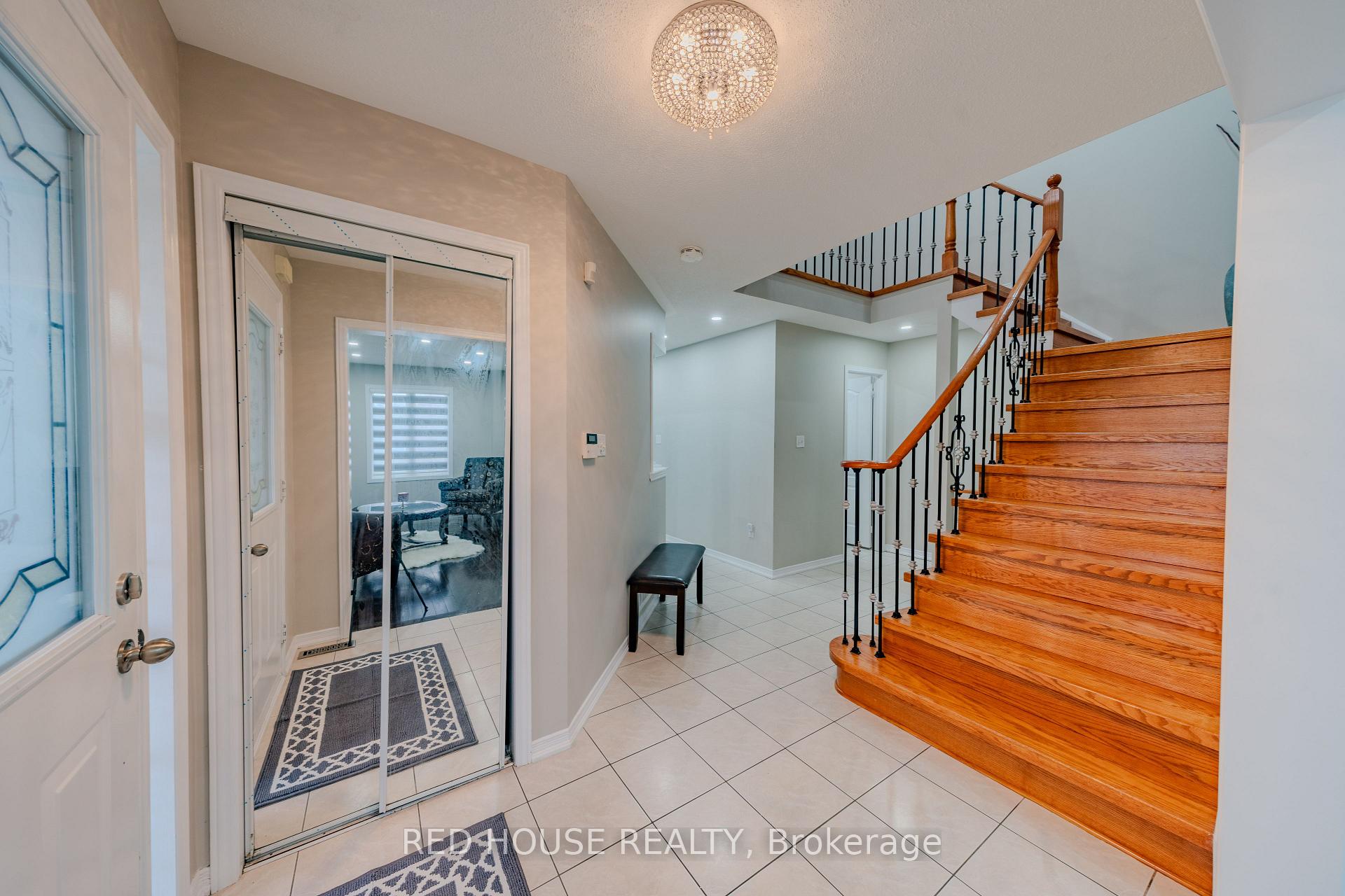Photo 10 of 46 Passfield Trail, Brampton, Bram East — HOMEH