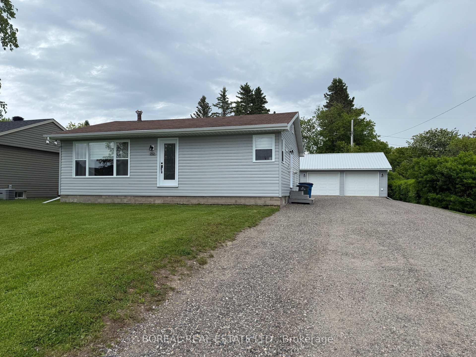 Photo 1 of 252 Fourteenth Avenue, Cochrane — HOMEH