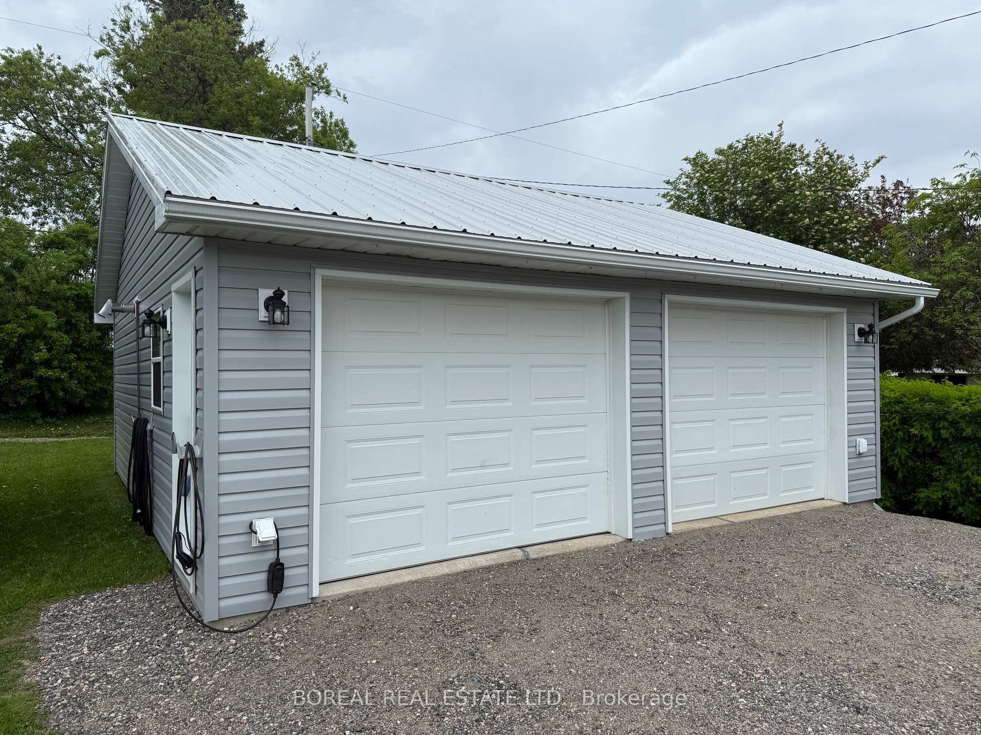 Photo 6 of 252 Fourteenth Avenue, Cochrane — HOMEH