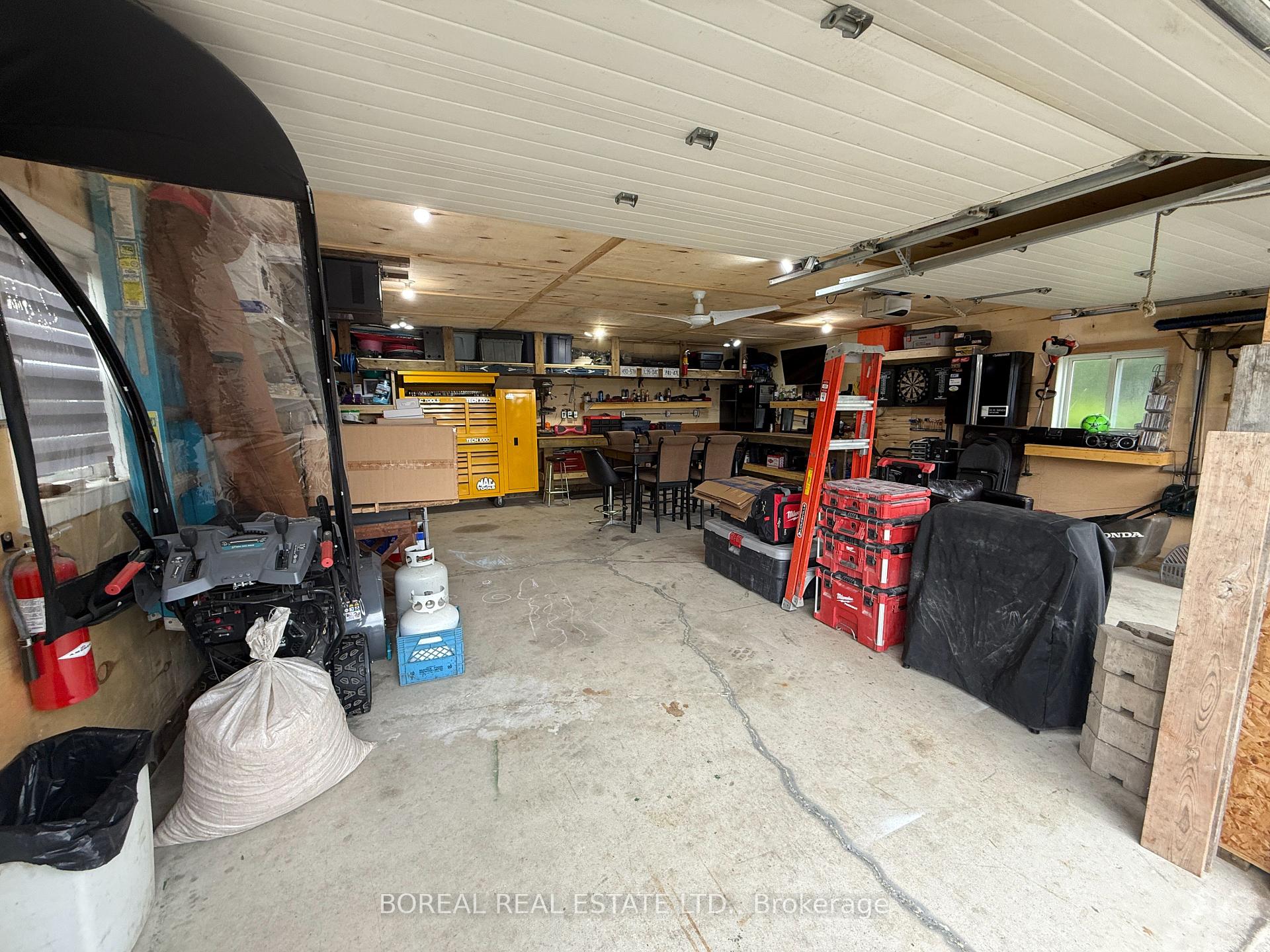 Photo 8 of 252 Fourteenth Avenue, Cochrane — HOMEH