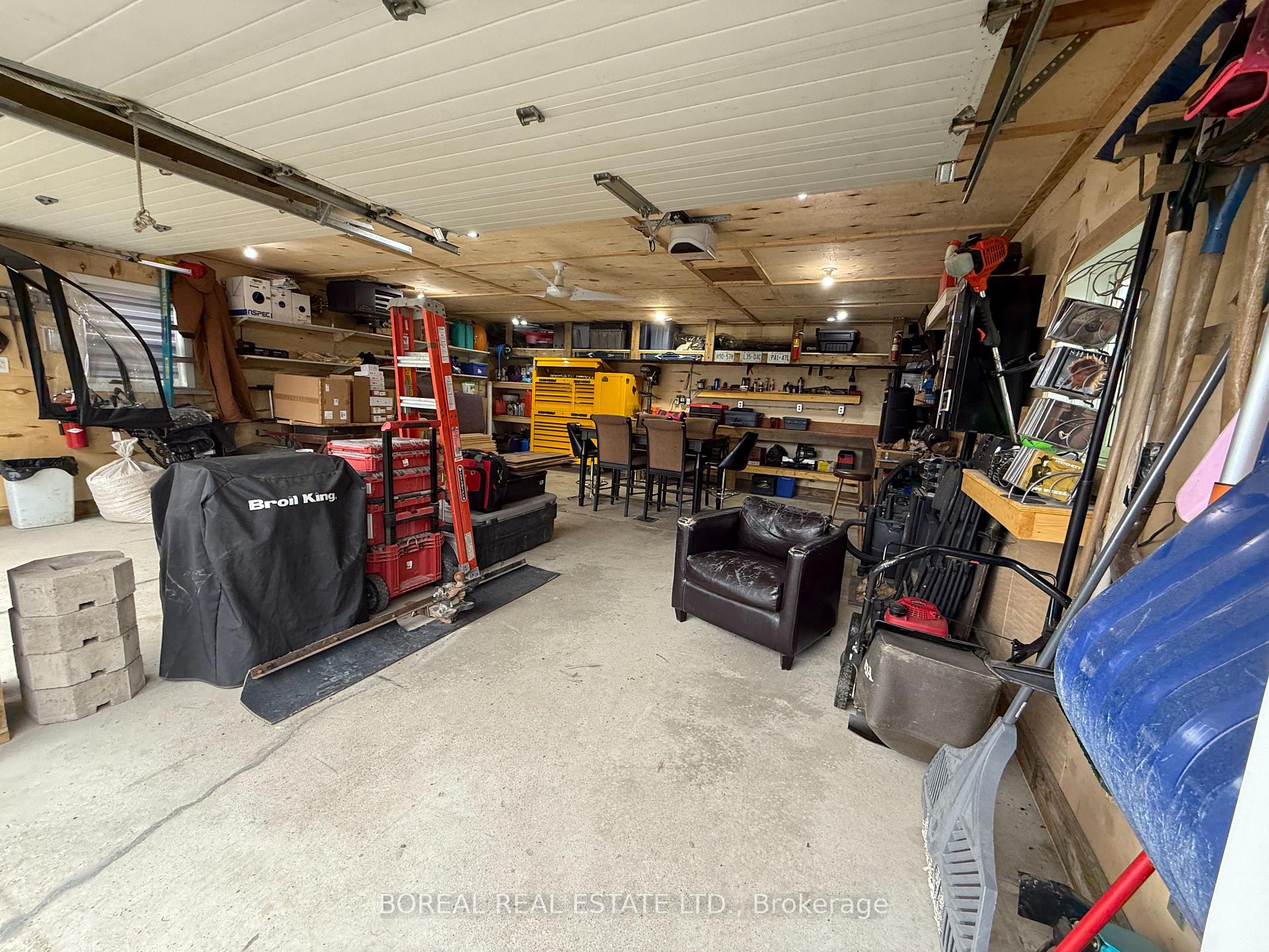Photo 7 of 252 Fourteenth Avenue, Cochrane — HOMEH