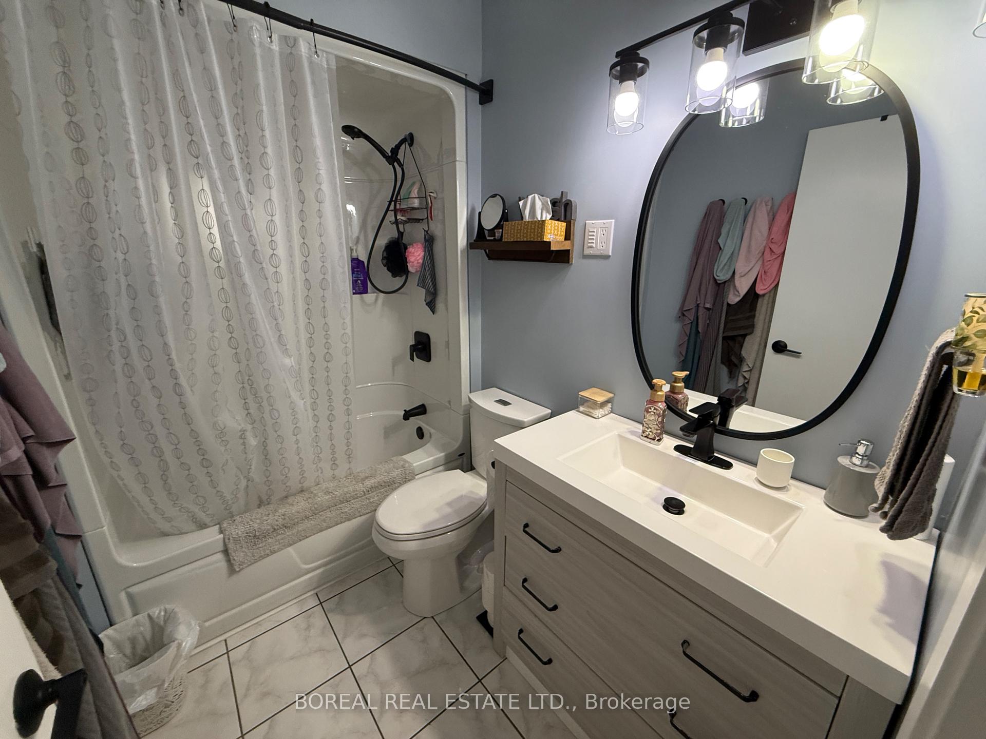 Photo 16 of 252 Fourteenth Avenue, Cochrane — HOMEH