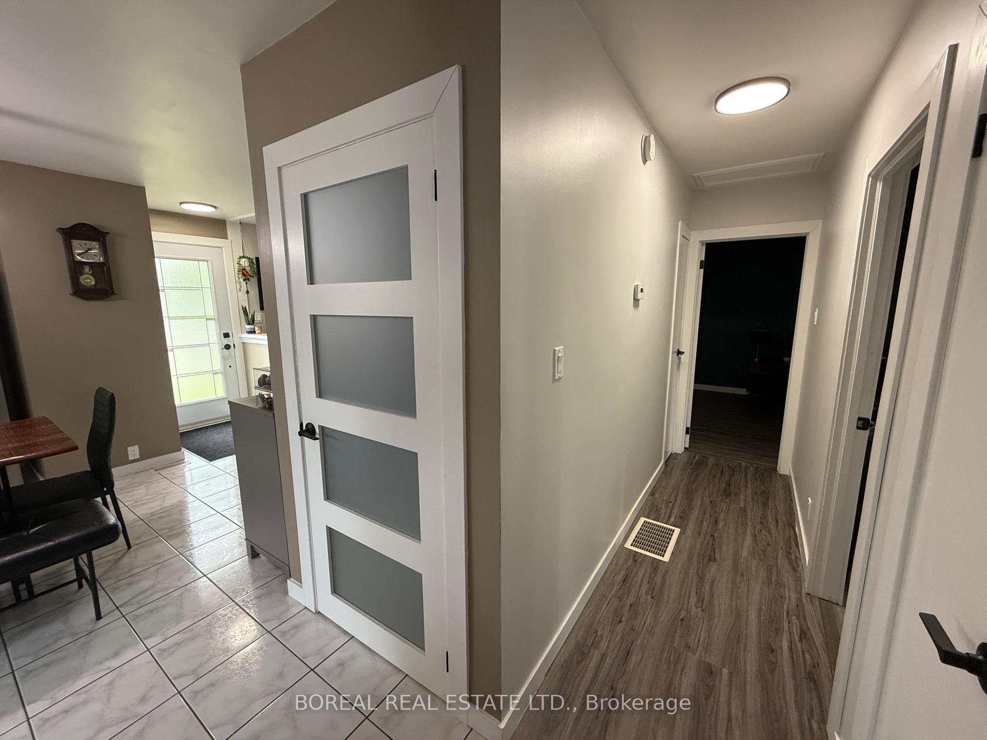Photo 23 of 252 Fourteenth Avenue, Cochrane — HOMEH